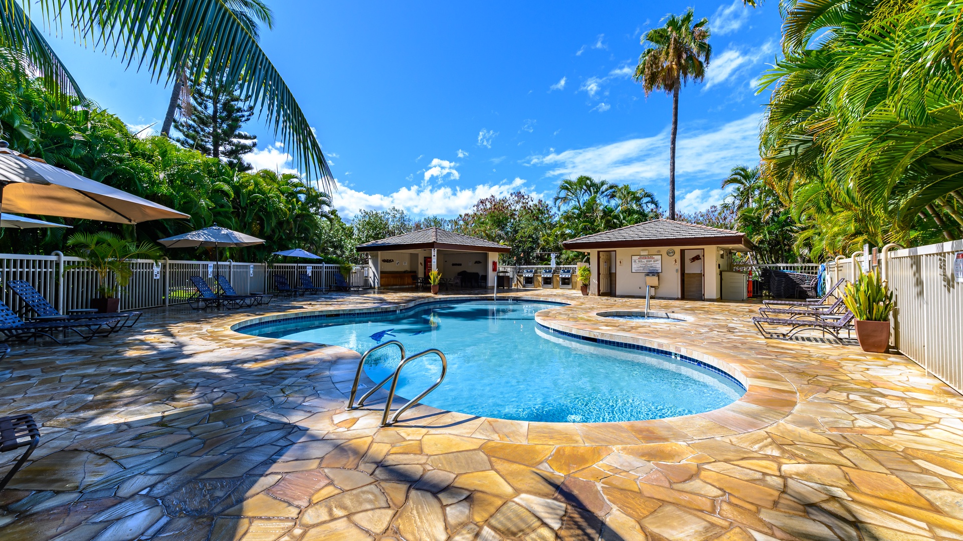 Castle at Maui Banyan - Swimming Pool