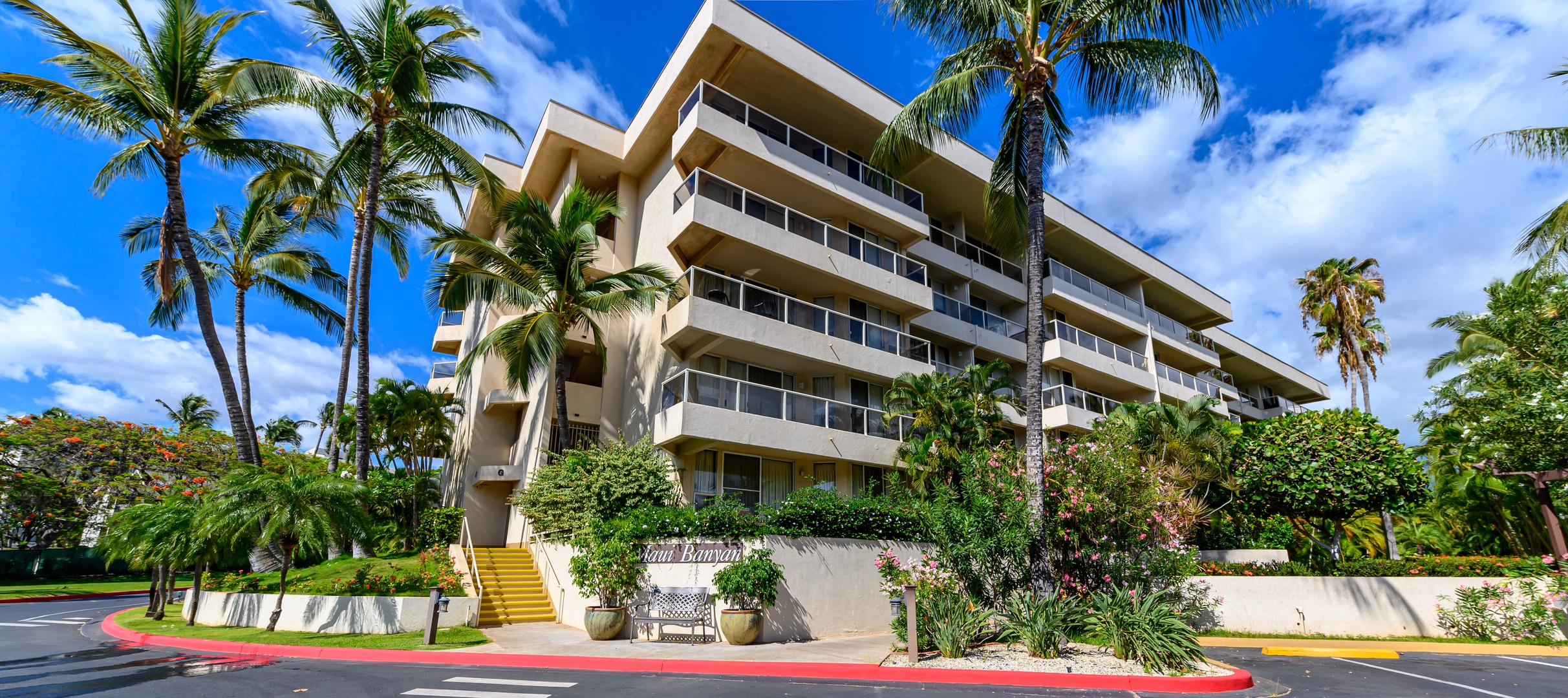 Castle at Maui Banyan - Exterior Building