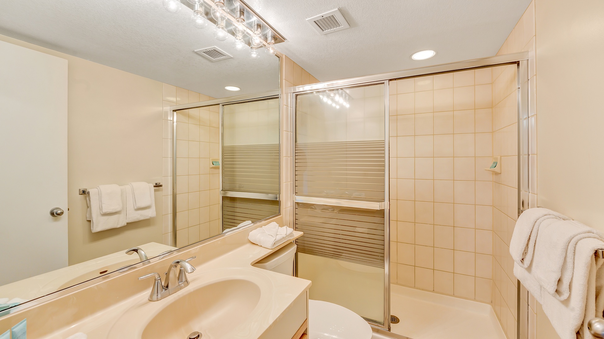 Castle at Maui Banyan H206 - Second Bathroom