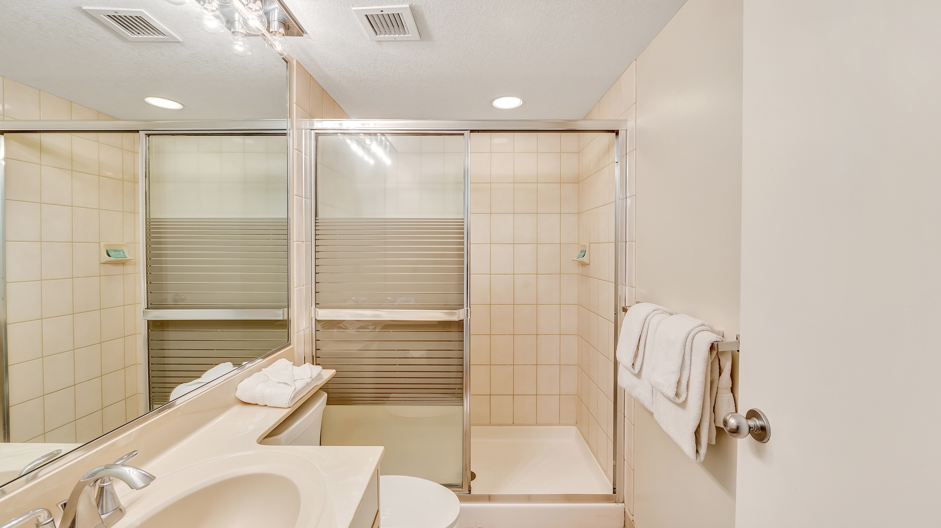 Castle at Maui Banyan H206 - Second Bathroom