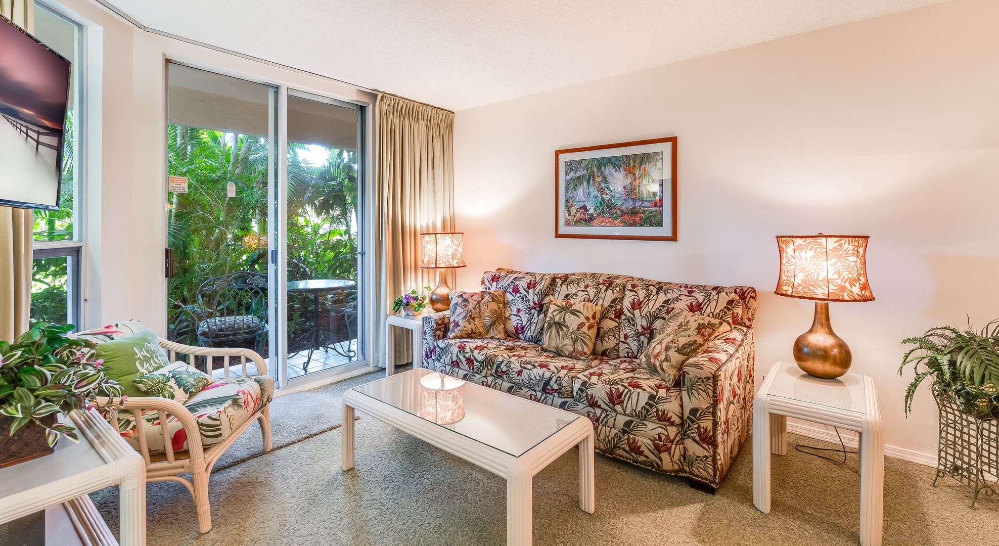 Castle at Maui Banyan - Living Room