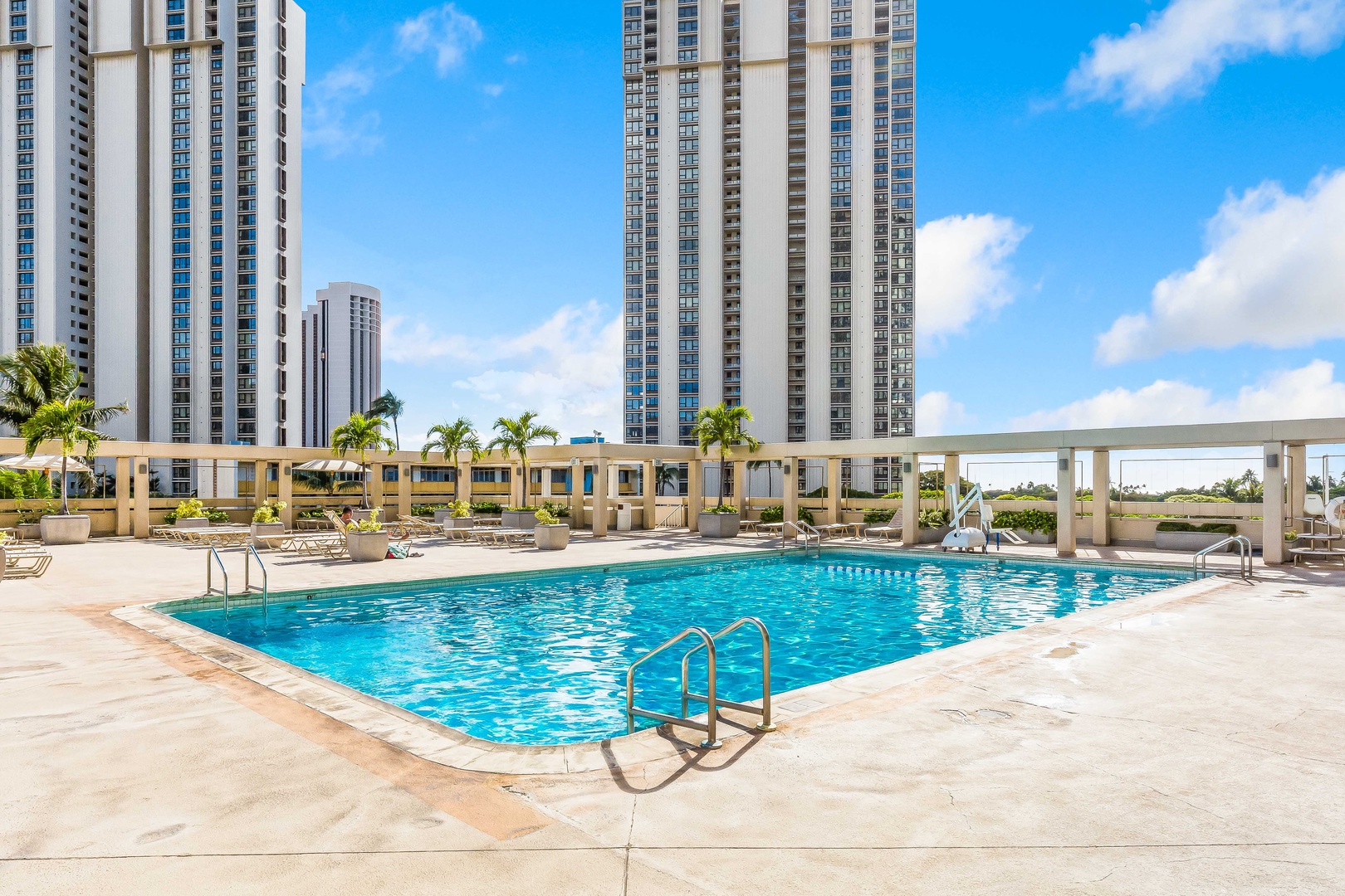 Castle at Ala Moana Pool Area