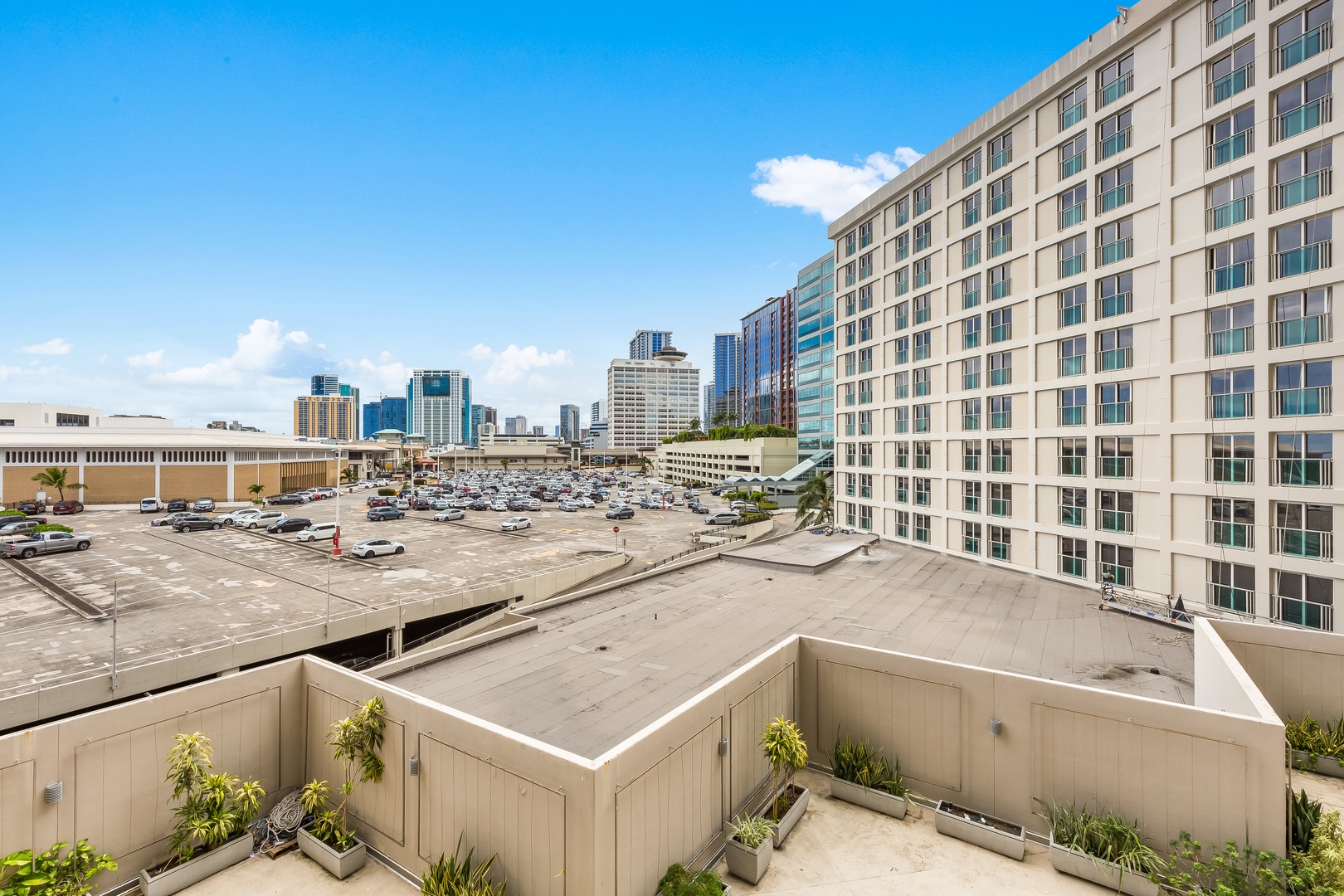 Castle at Ala Moana Hotel 603 - 1 Bedroom City View Lanai (14)