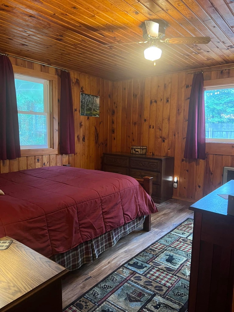 Bedroom #2 - Queen Bed