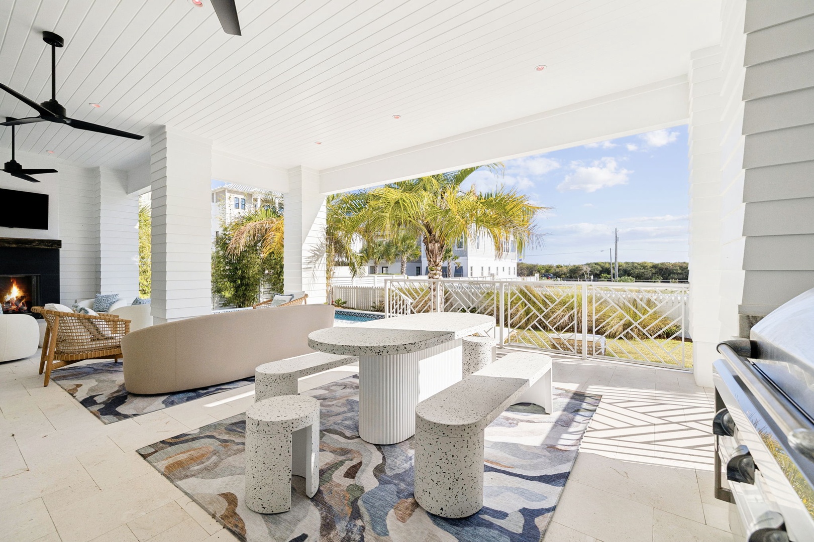 Relax on your covered patio with modern dining and comfy seating, while enjoying tropical breezes and beautiful outdoor views.