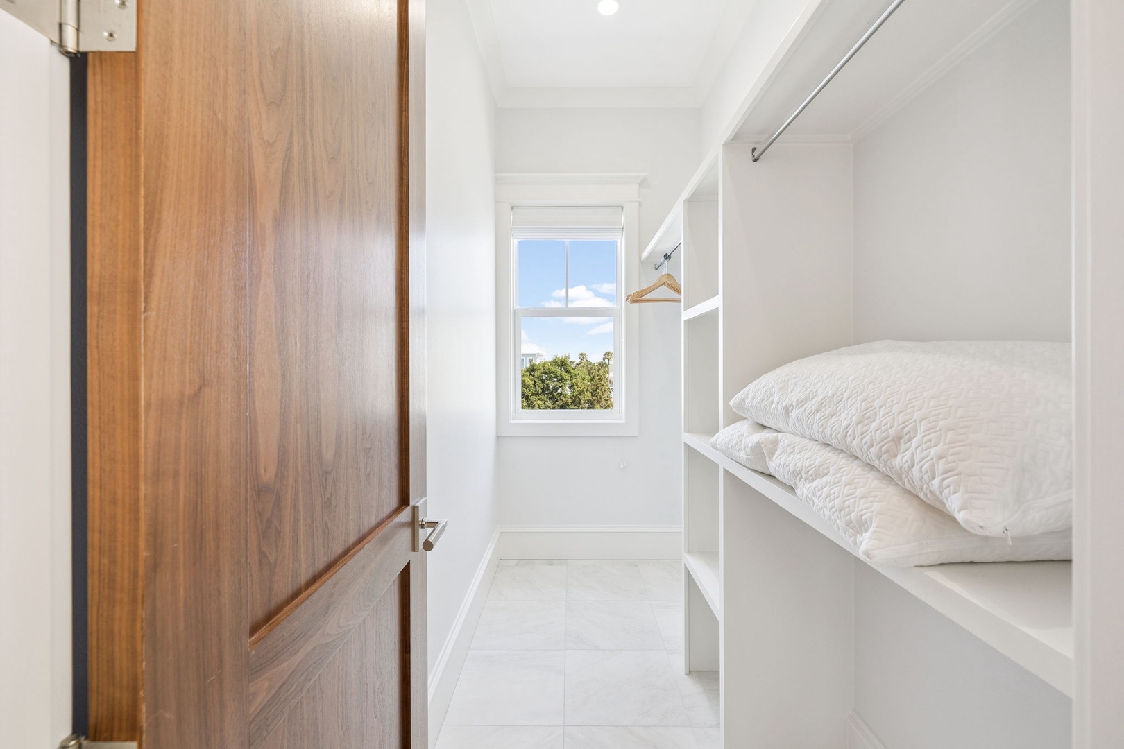 Slide into your cozy sleeping nook with crisp linens and garden views through the window above your pillow.