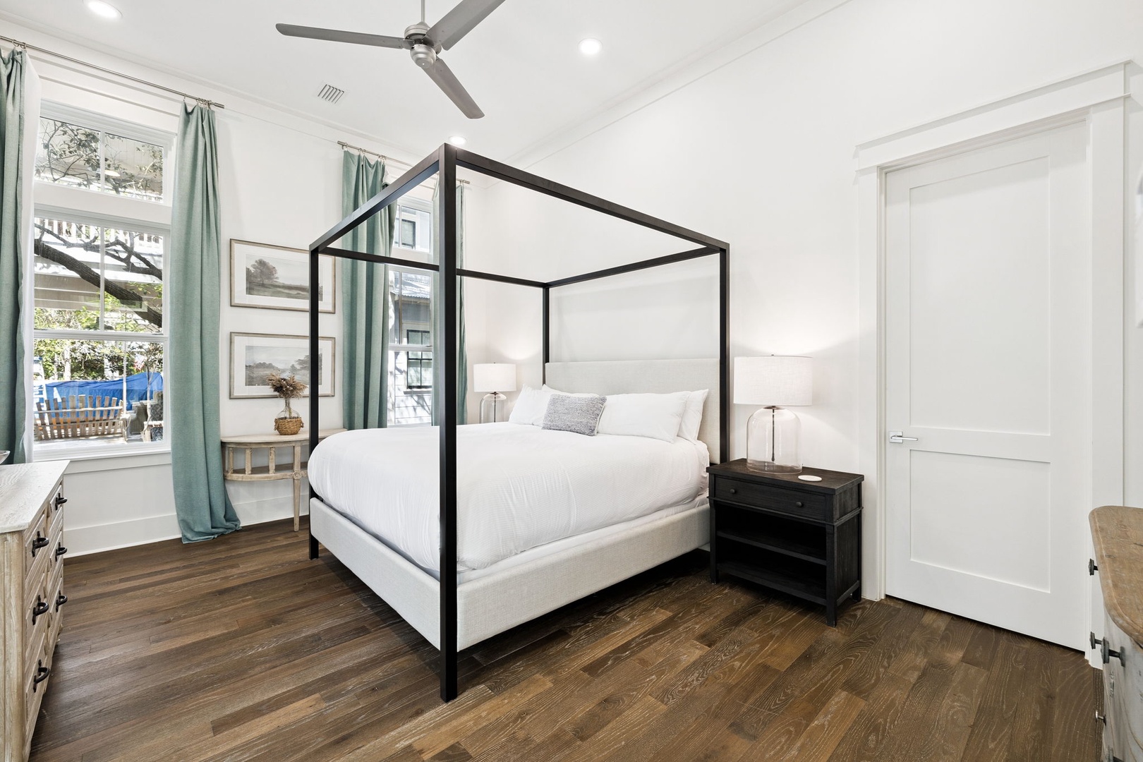 Rest in your elegant canopy bed beneath soaring ceilings and gentle ceiling fan breezes, with warm wood floors underfoot.