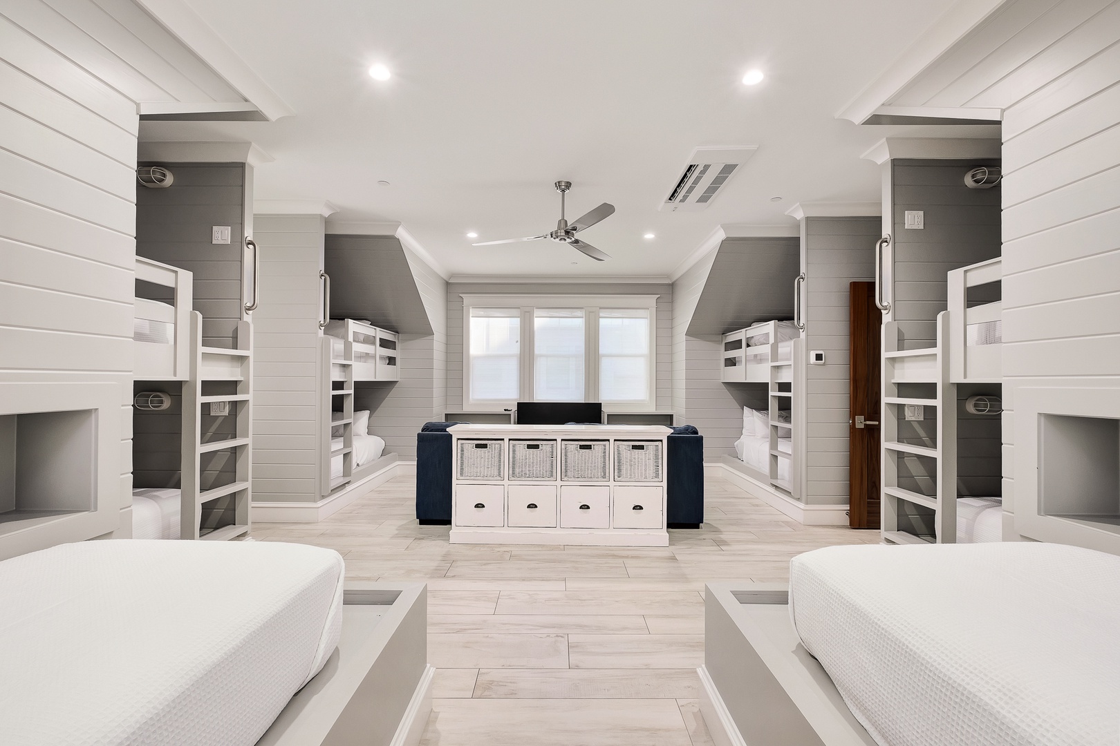 Seas Above The Rest (121)