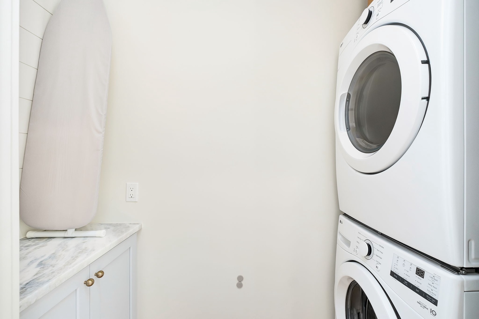 Your own in-suite washer and dryer makes packing light effortless, keeping your vacation wardrobe fresh throughout your stay.