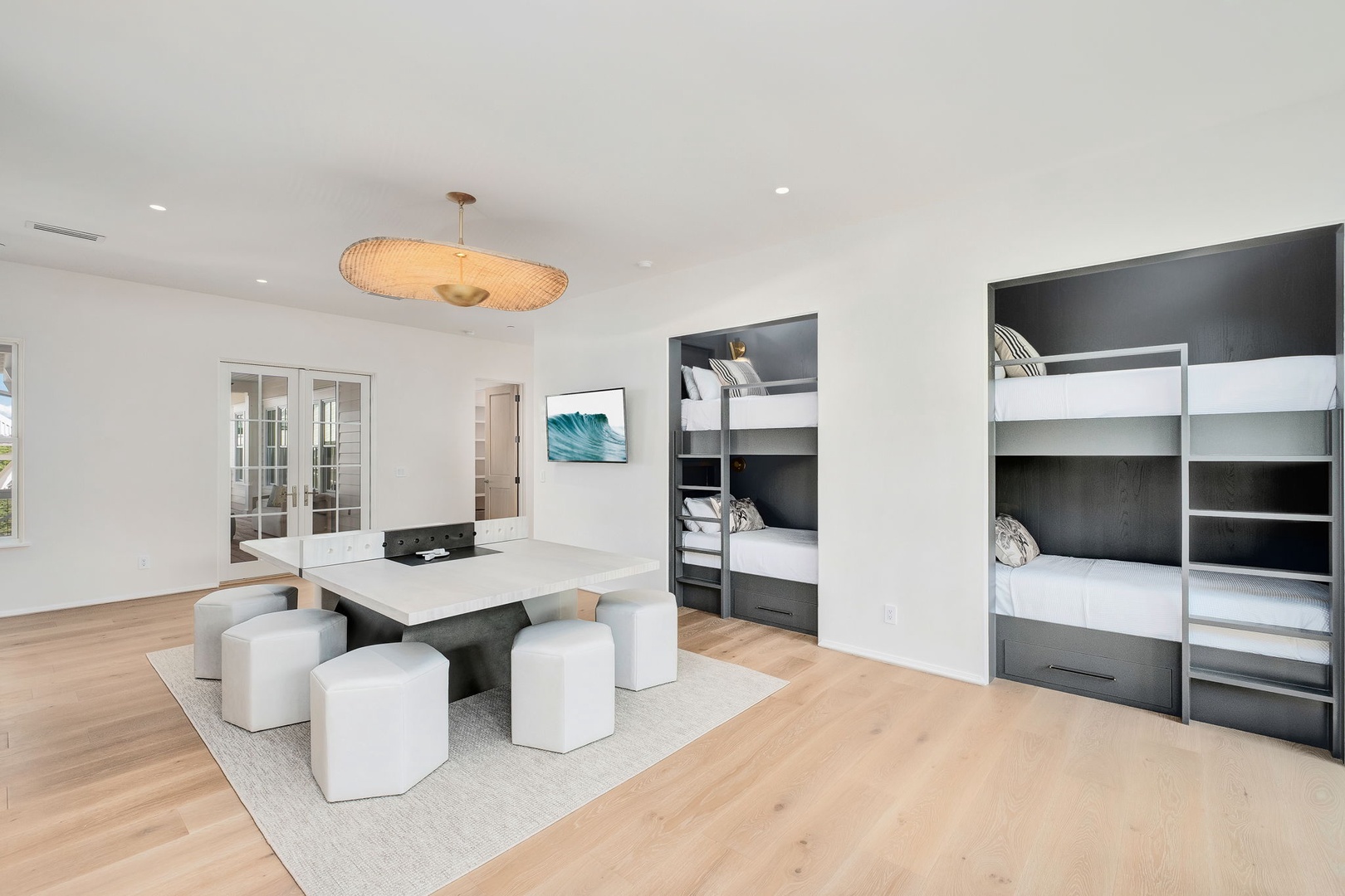 Gather around the spacious table with built-in bunk beds nearby—perfect for families or groups wanting to stay close while enjoying modern comfort and style.
