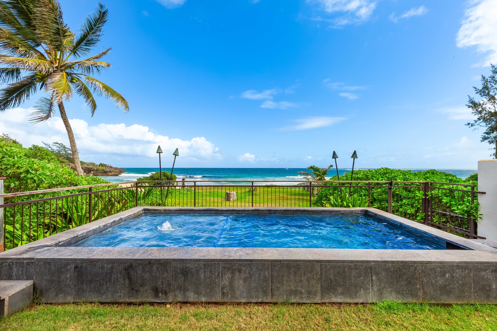 Laie Vacation Rentals, Majestic Mahakea Oceanfront Oasis - Take a dip in the serene infinity pool with unobstructed views of the blue horizon.