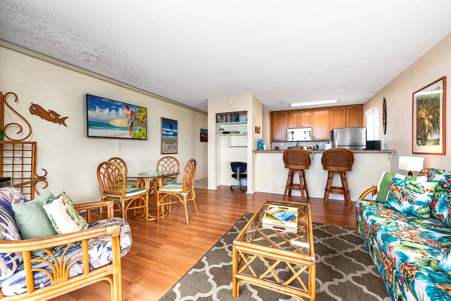 Kailua Kona Vacation Rentals, Kona Reef F11 - Looking from the Lanai back towards the Kitchen and Entry.