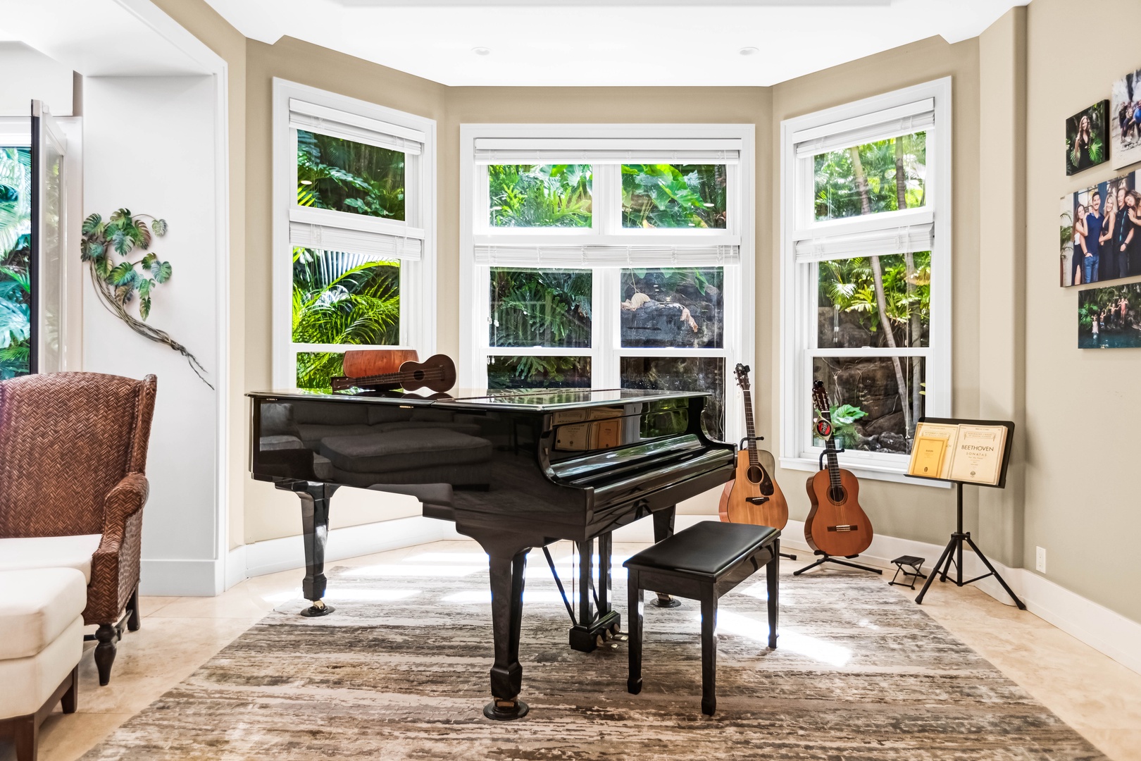 Honolulu Vacation Rentals, Pili Pono - Bright music room with piano and garden-view bay windows.