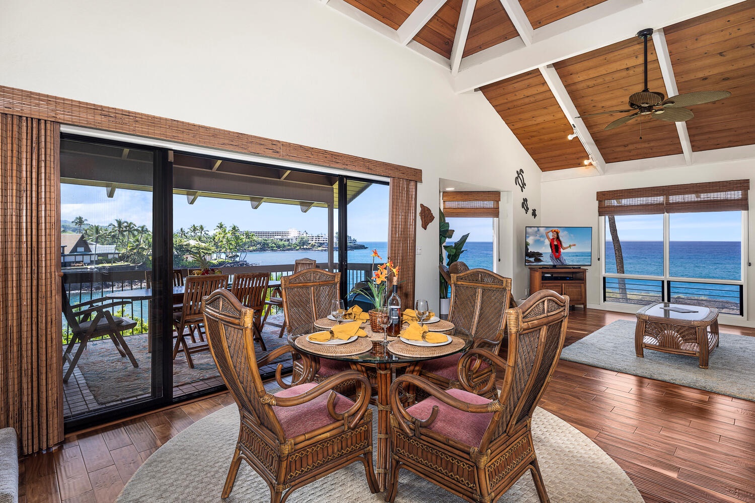 Kailua Kona Vacation Rentals, Kanaloa at Kona 3304 - Indoor dining for six with direct access to the lanai—perfect for gatherings.