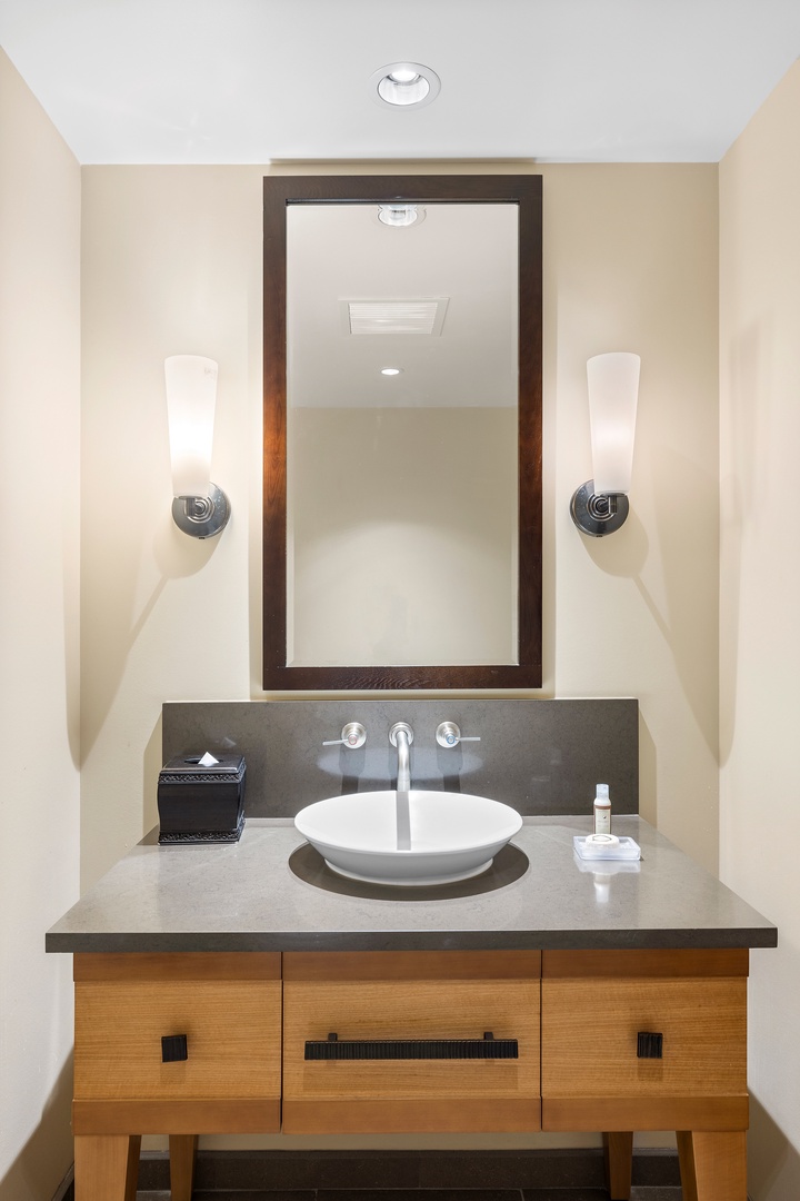 Kapolei Vacation Rentals, Ko Olina Beach Villas O402 - The guest half bath.