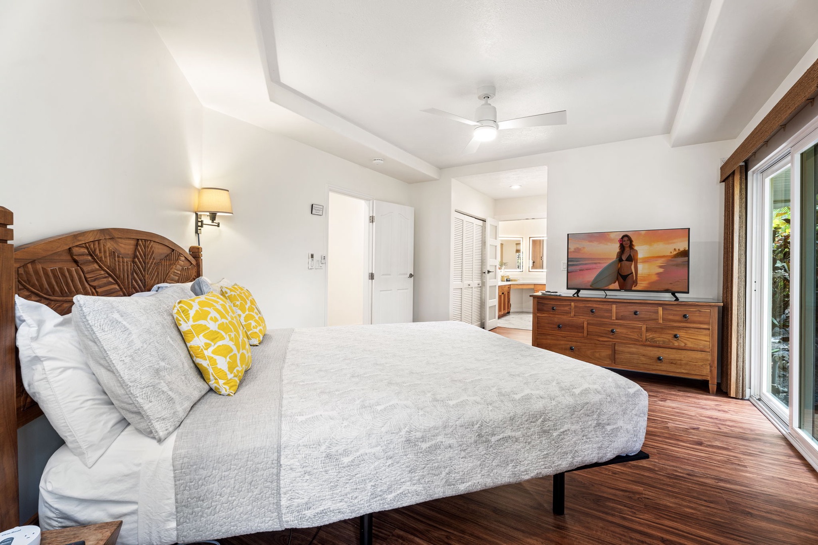 Kailua-Kona Vacation Rentals, Honu Hale - Unwind in your serene suite with handcrafted wooden furnishings, plush bedding, and tropical ceiling fan for ultimate comfort.