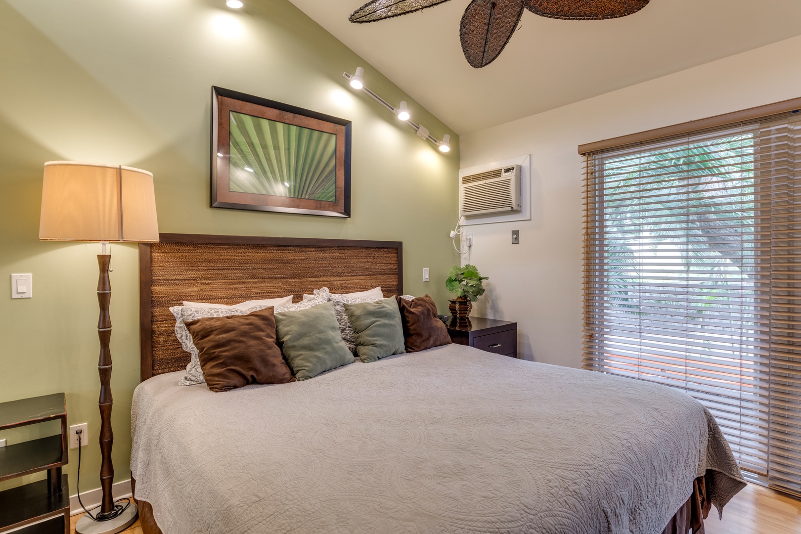 Lahaina Vacation Rentals, Aina Nalu I201 - Guest bedroom