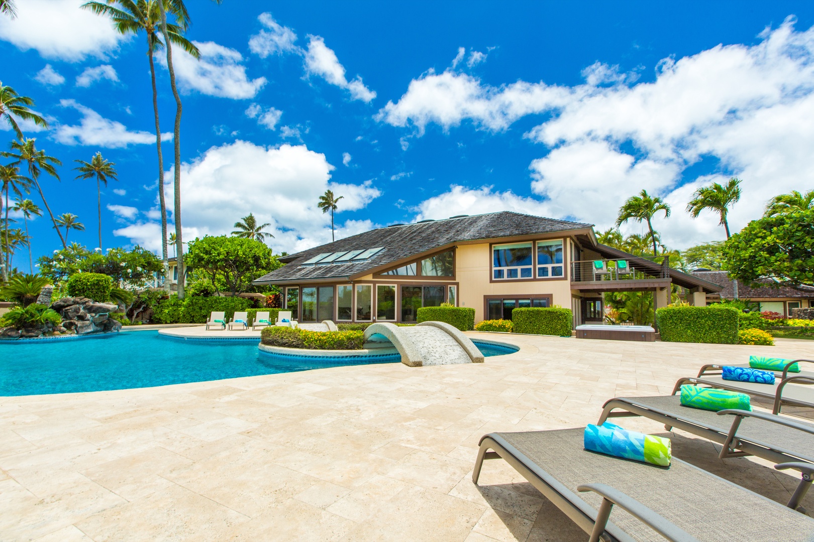 Honolulu Vacation Rentals, Kahala Mini Resort (5BR) - Step off the lanai and the first swim of the day is already waiting.