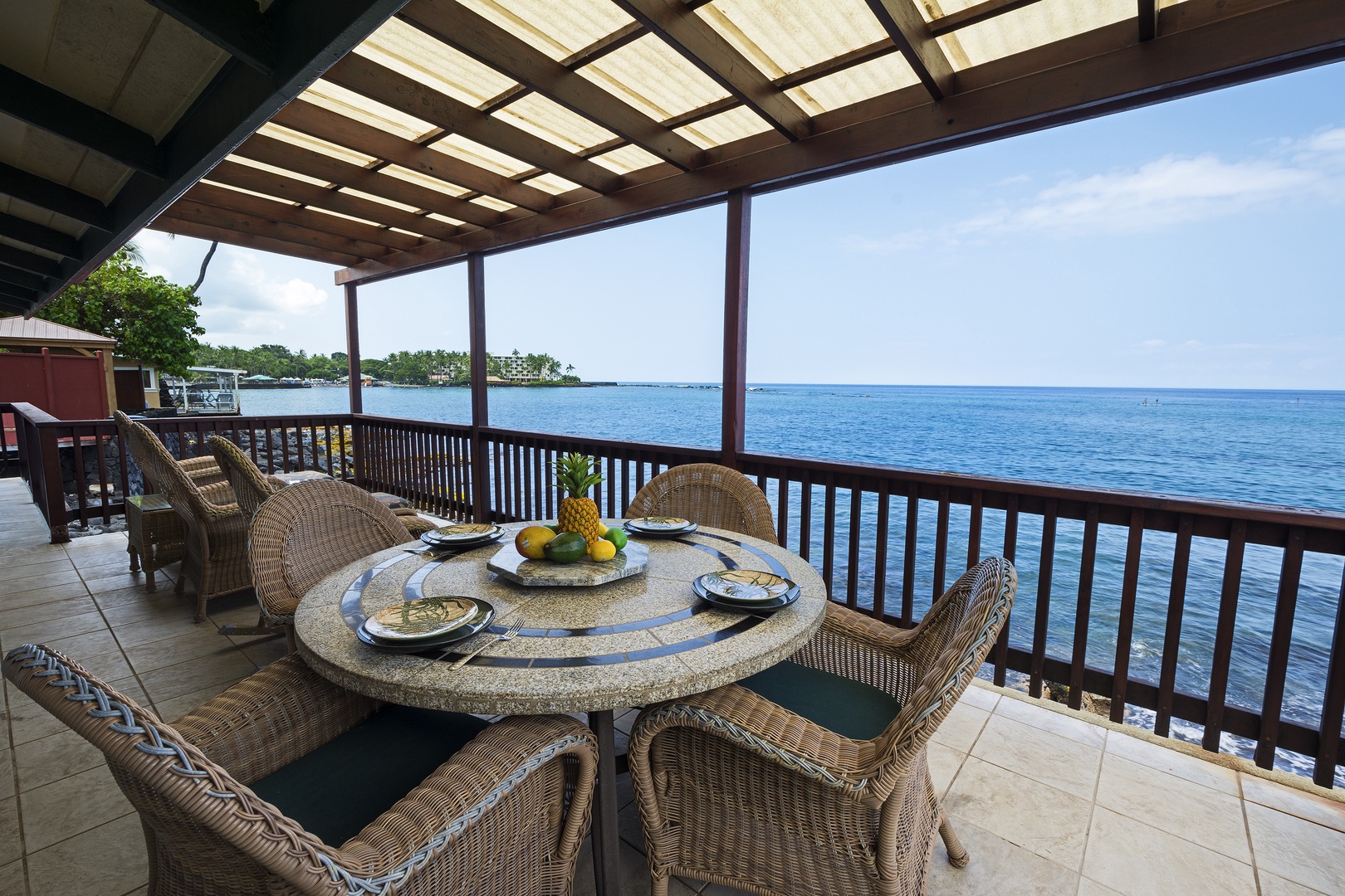 Kailua Kona Vacation Rentals, The Cottage - Outdoor dining on the waters edge!
