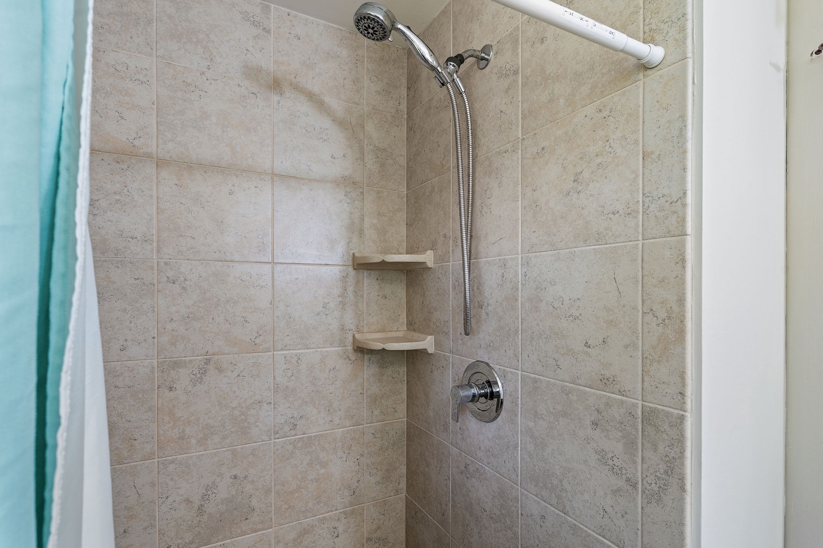 Kamuela Vacation Rentals, Island Time Retreat - Duck into the tiled shower for a quick reset between the beach and dinner.