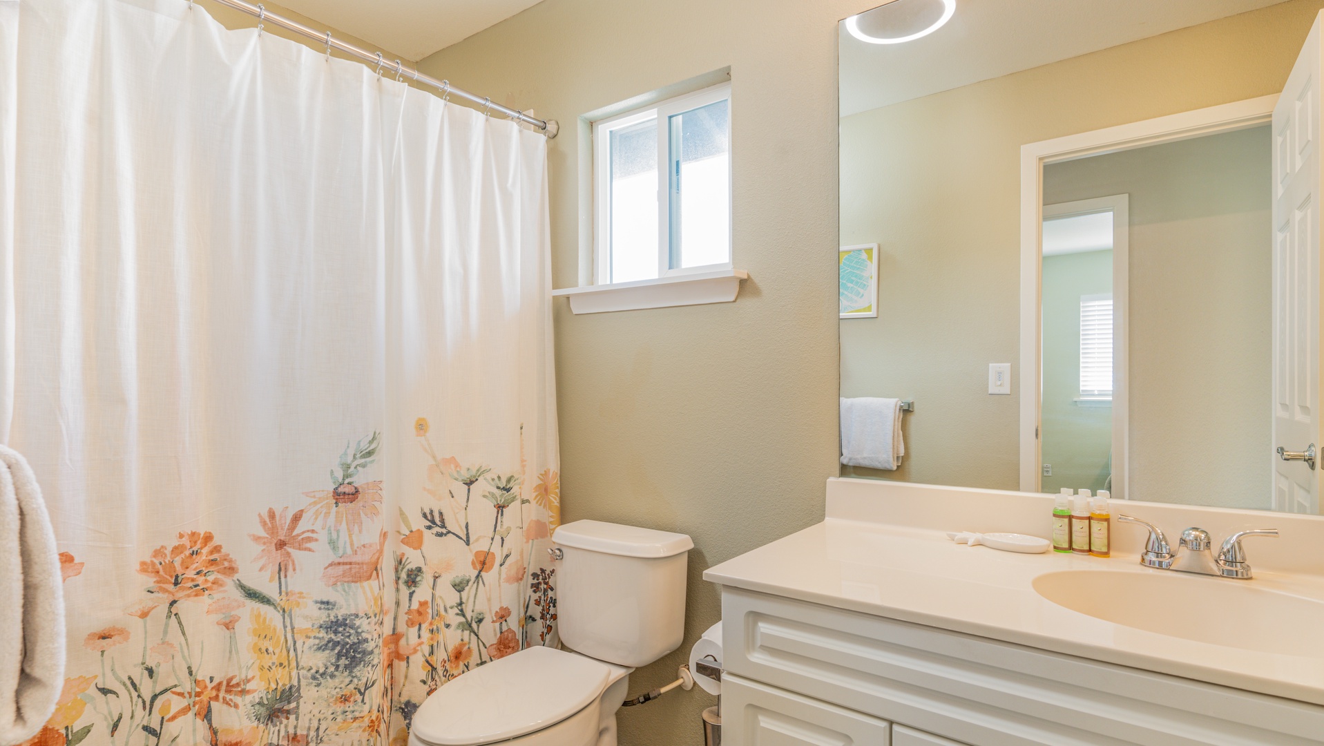 Kapolei Vacation Rentals, Makakilo Elele 48 - Ensuite with shower/tub combo.