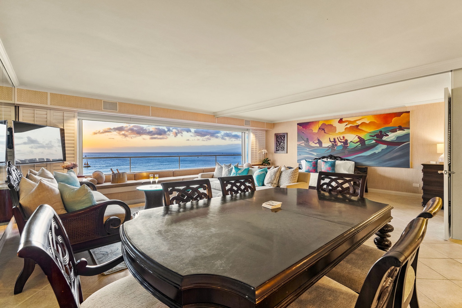 Honolulu Vacation Rentals, Hale Kaimana - Large table good for 6, perfect for memorable meals with a view.