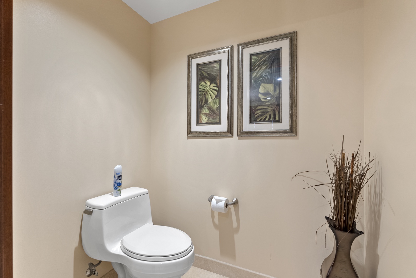 Kapolei Vacation Rentals, Ko Olina Beach Villas O1404 - A separate powder room keeps the main bath free during a busy morning.