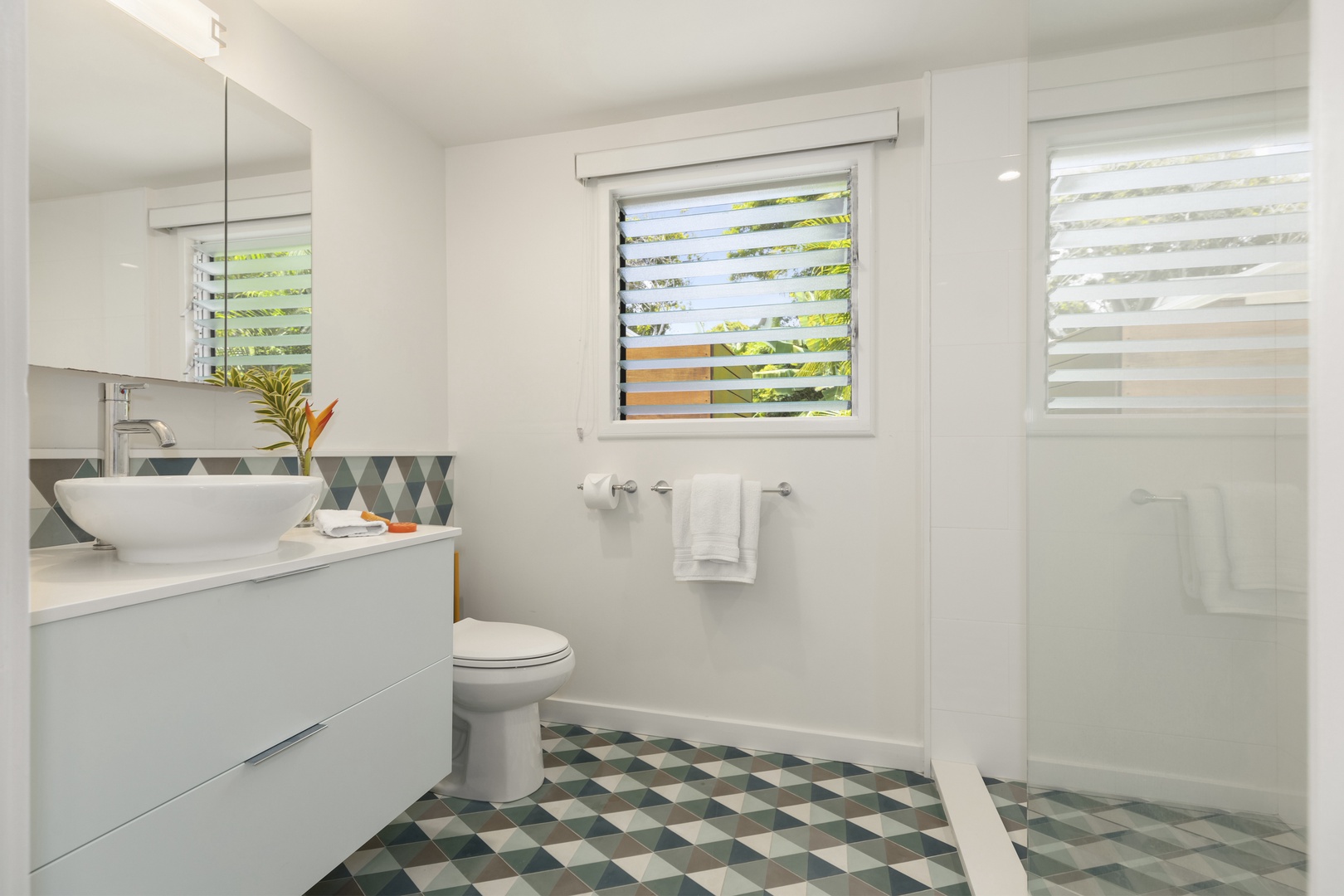 Kailua Vacation Rentals, Lanikai Hideaway - Private bath for guest bathroom