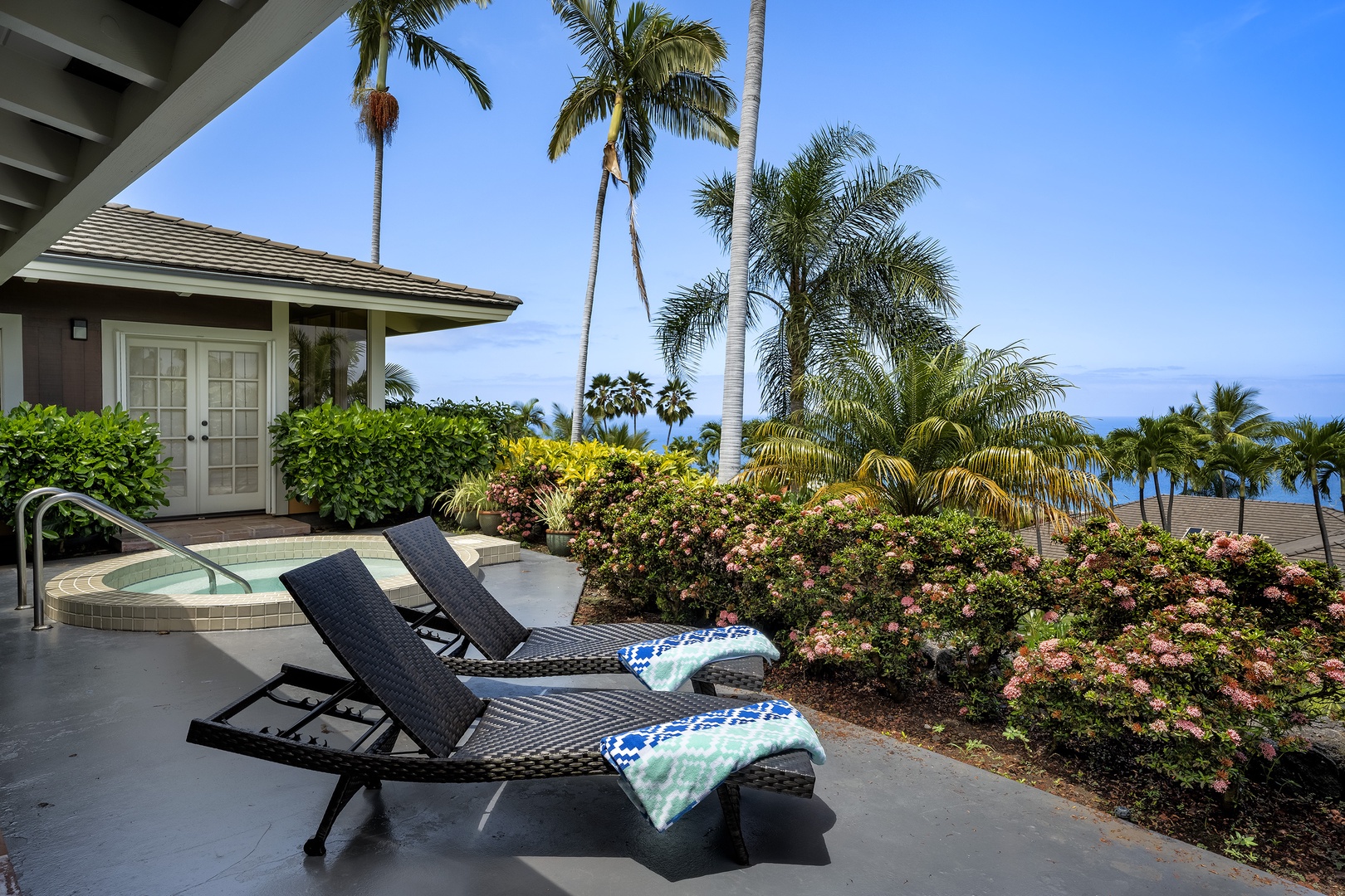Kailua Kona Vacation Rentals, Pineapple House - Soak in the Kona sun!
