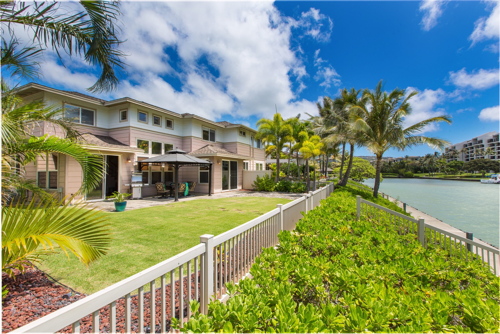 Honolulu Vacation Rentals, Ohana Kai - Step into your tropical oasis from the back door and explore the marina through your private gateway.