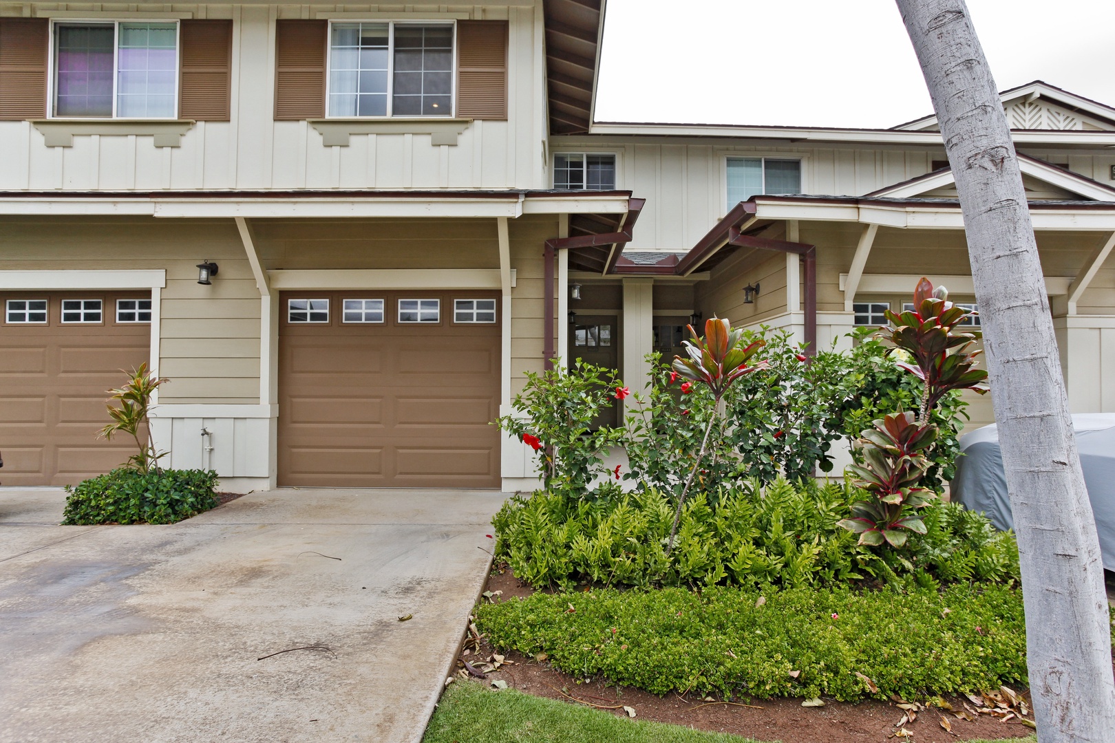 Kapolei Vacation Rentals, Hillside Villas 1538-2 - The paved area to the garage at the condo.