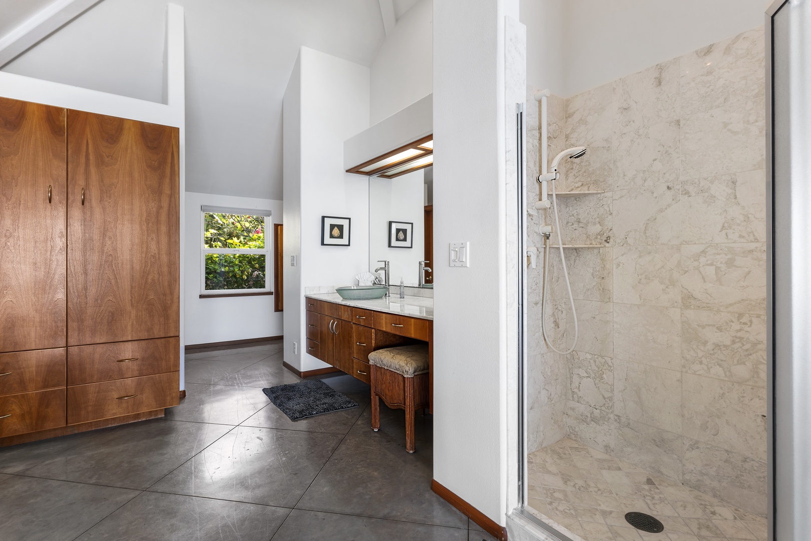 Kailua-Kona Vacation Rentals, Hale Kope Kai - Primary ensuite with walk in shower