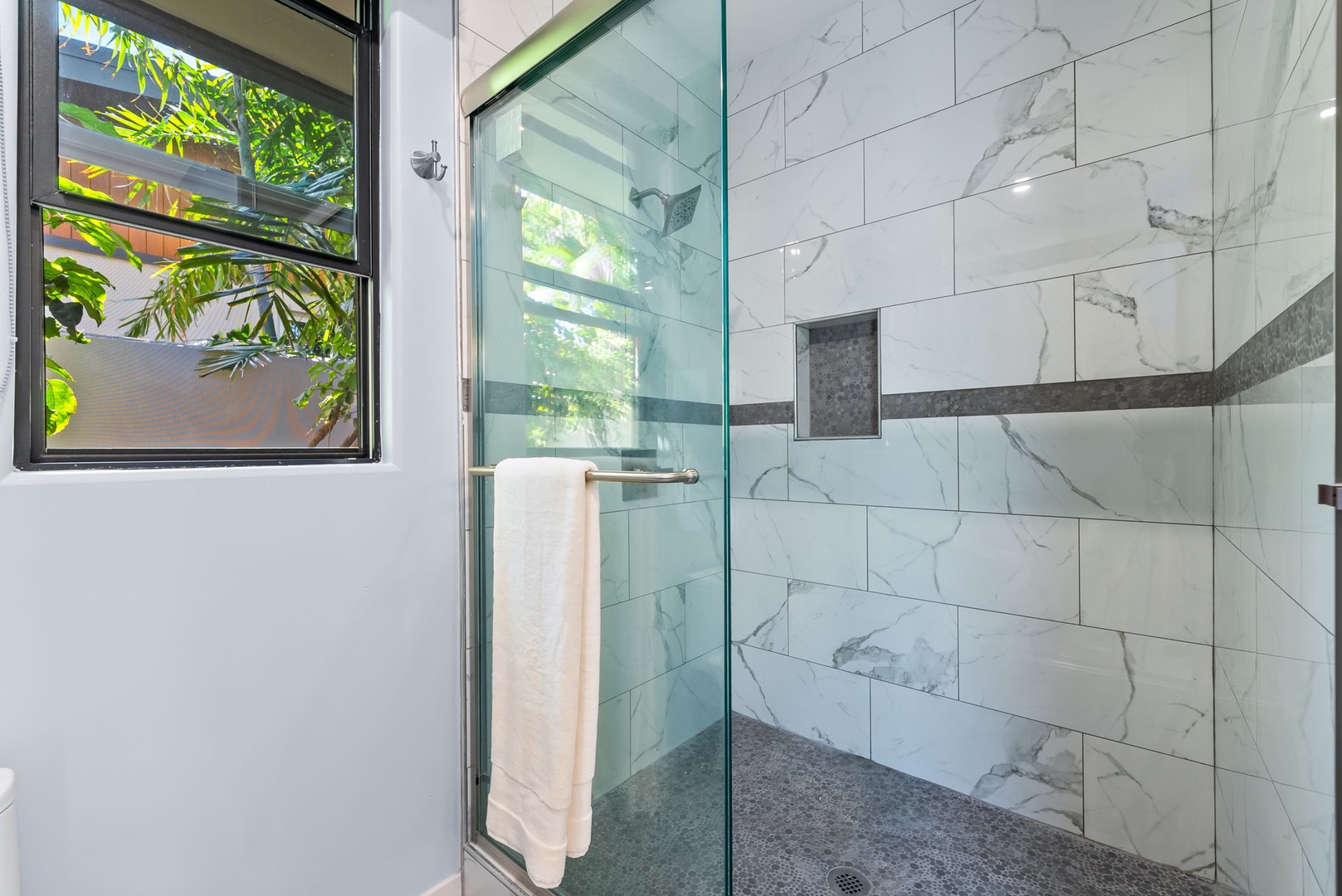 Honolulu Vacation Rentals, Kahala Zen - Contemporary bathroom featuring a walk-in glass shower and natural light.