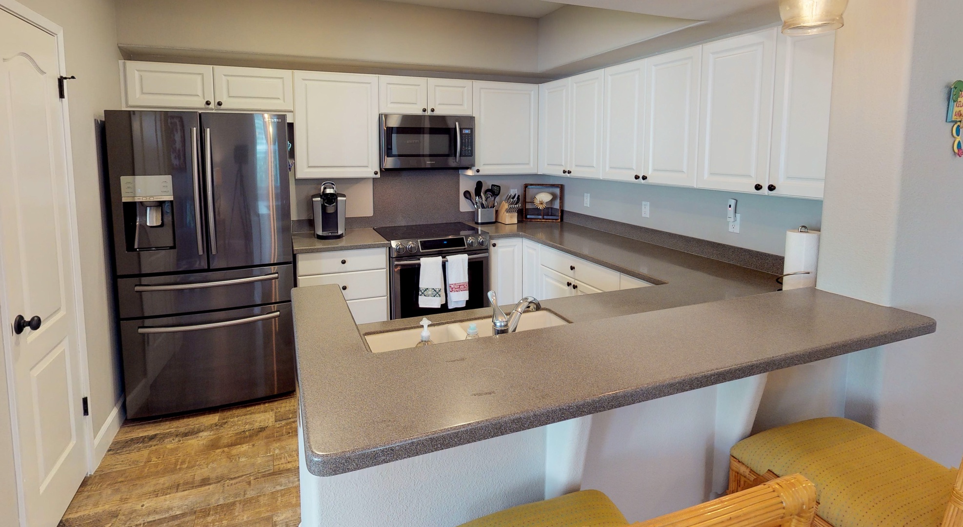 Kapolei Vacation Rentals, Ko Olina Kai 1051A - The bright open kitchen with all the amenities you need for your culinary adventures.