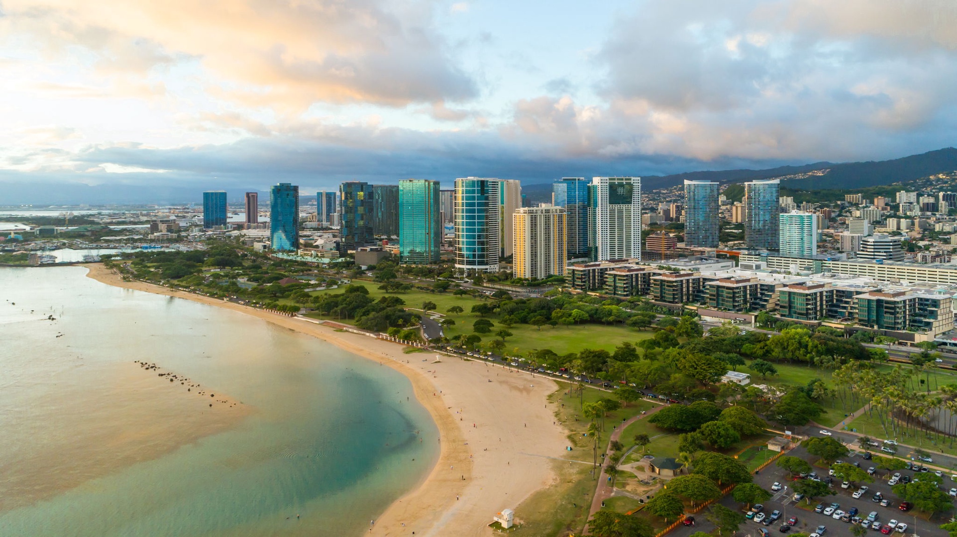 Honolulu Vacation Rentals, Park Lane Getaway - Honolulu’s skyline