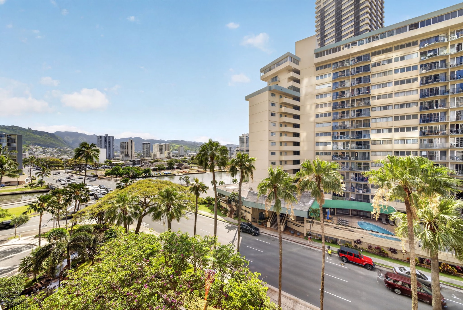 Honolulu Vacation Rentals, Island View at Waikiki Landmark - Take in palm-lined Waikiki views and nearby mountains from your private lanai.