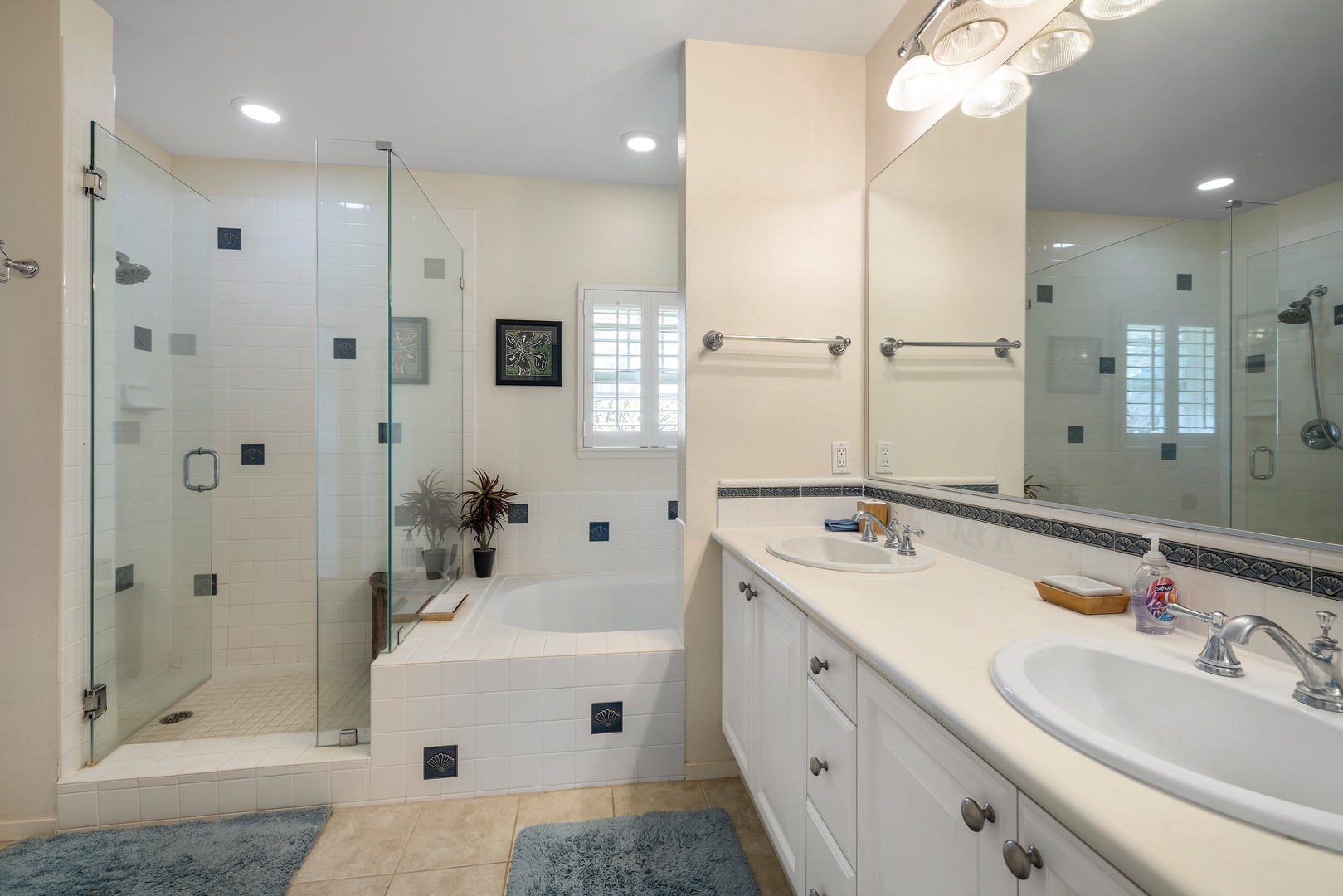 Kapolei Vacation Rentals, Coconut Plantation 1190-1 - The primary guest bathroom with a soaking tub and double vanity.