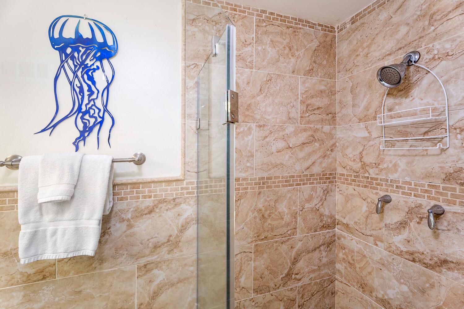 Kailua Kona Vacation Rentals, Kona Alii 512 - With a walk-in shower