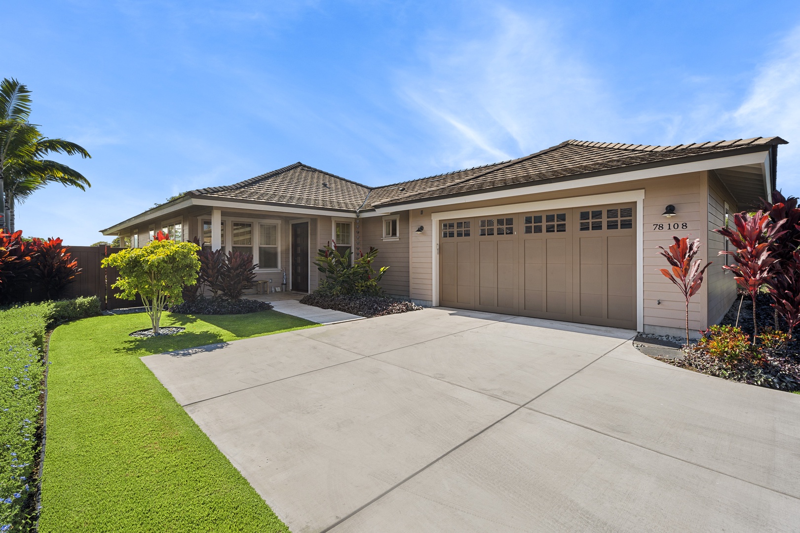 Kailua Kona Vacation Rentals, Kona Blue Vacations Holua Kai - Private two-car garage at Kona Blue Vacations Holua Kai offers convenience and secure parking for your stay.