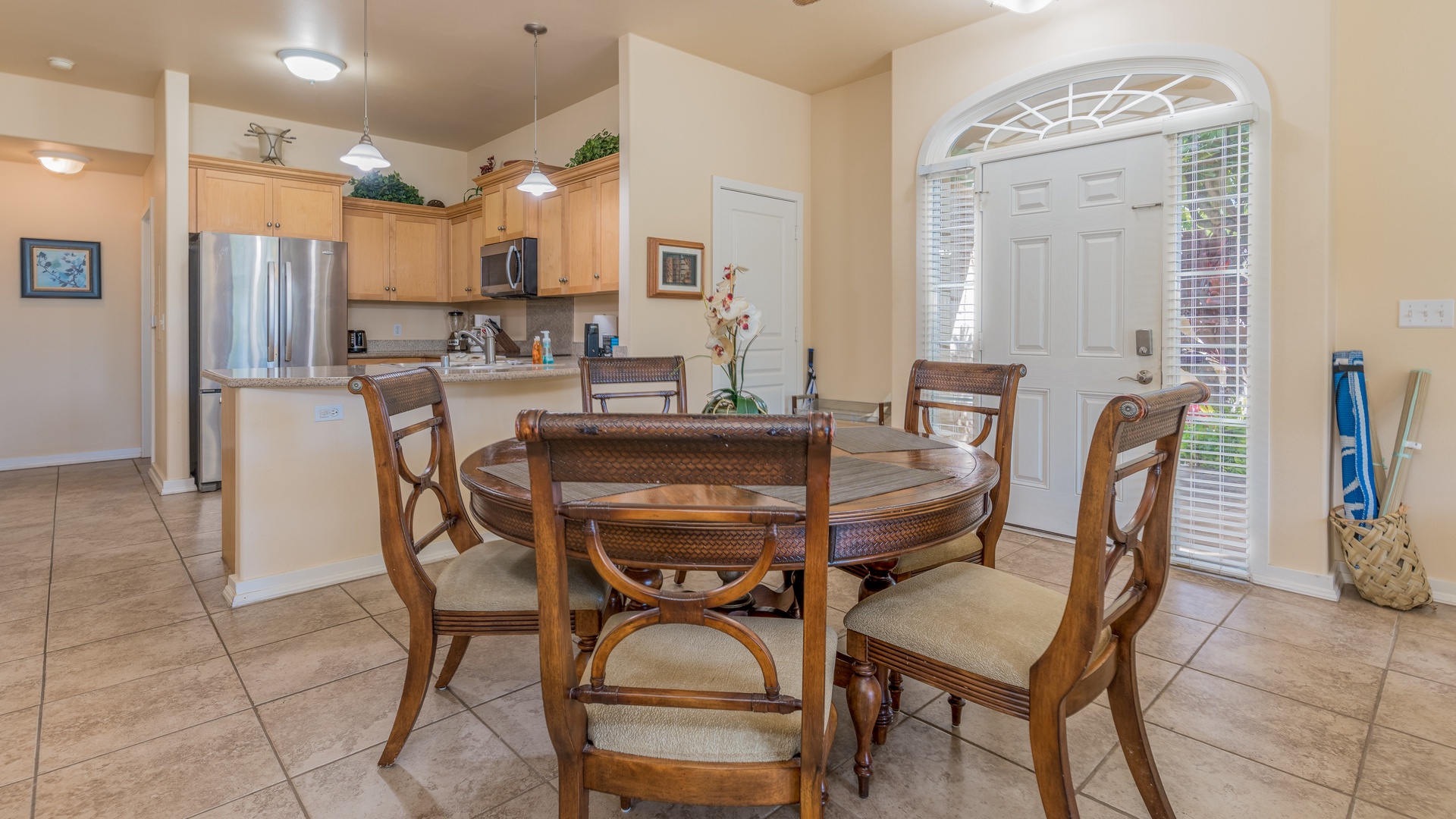 Kapolei Vacation Rentals, Kai Lani 8B - This cheerful dining allows for easy entertaining and card games.