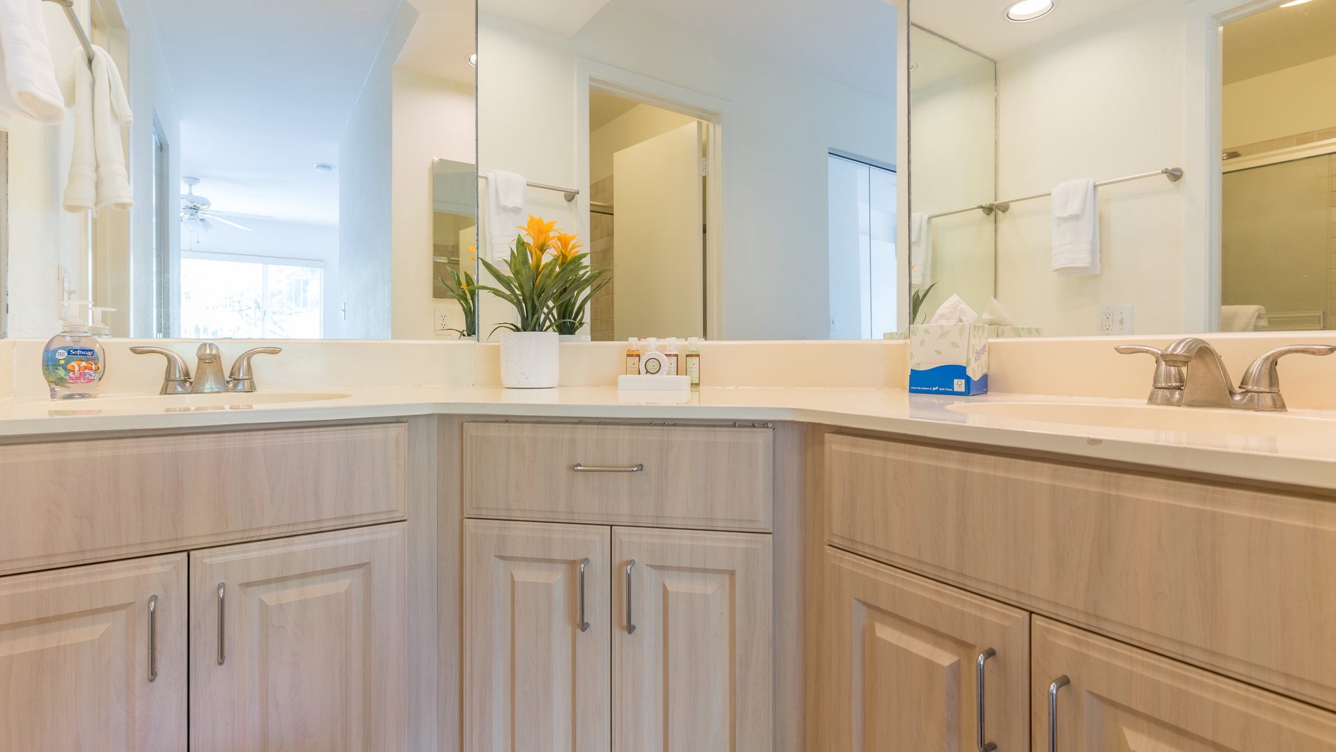 Kapolei Vacation Rentals, Fairways at Ko Olina 27H - The primary bathroom with a double vanity upstairs.