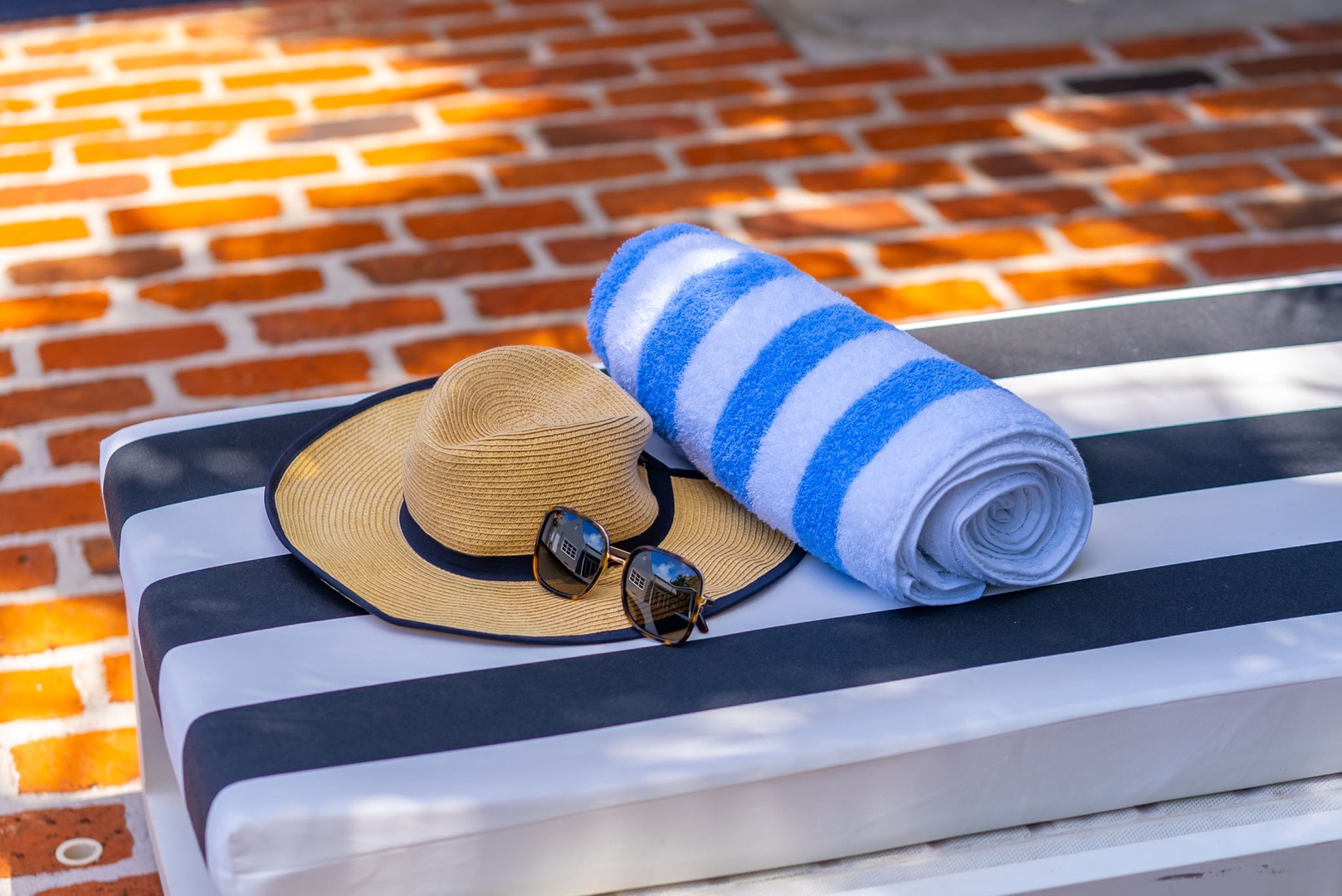Honolulu Vacation Rentals, Ho'okipa Villa - Lounge poolside with a fresh towel, your favorite sunglasses, and a sun hat—everything's ready for your perfect afternoon in the sun.