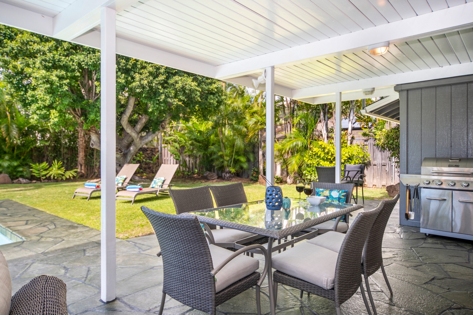 Honolulu Vacation Rentals, Hale Niuiki - Dine under the sky: spacious seating for eight in an open-air setting.