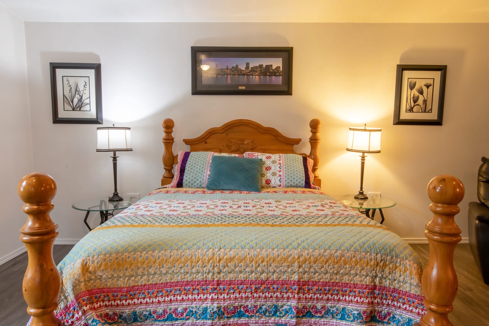 Tillamook Vacation Rentals, Holly's House - Comfortable bed
