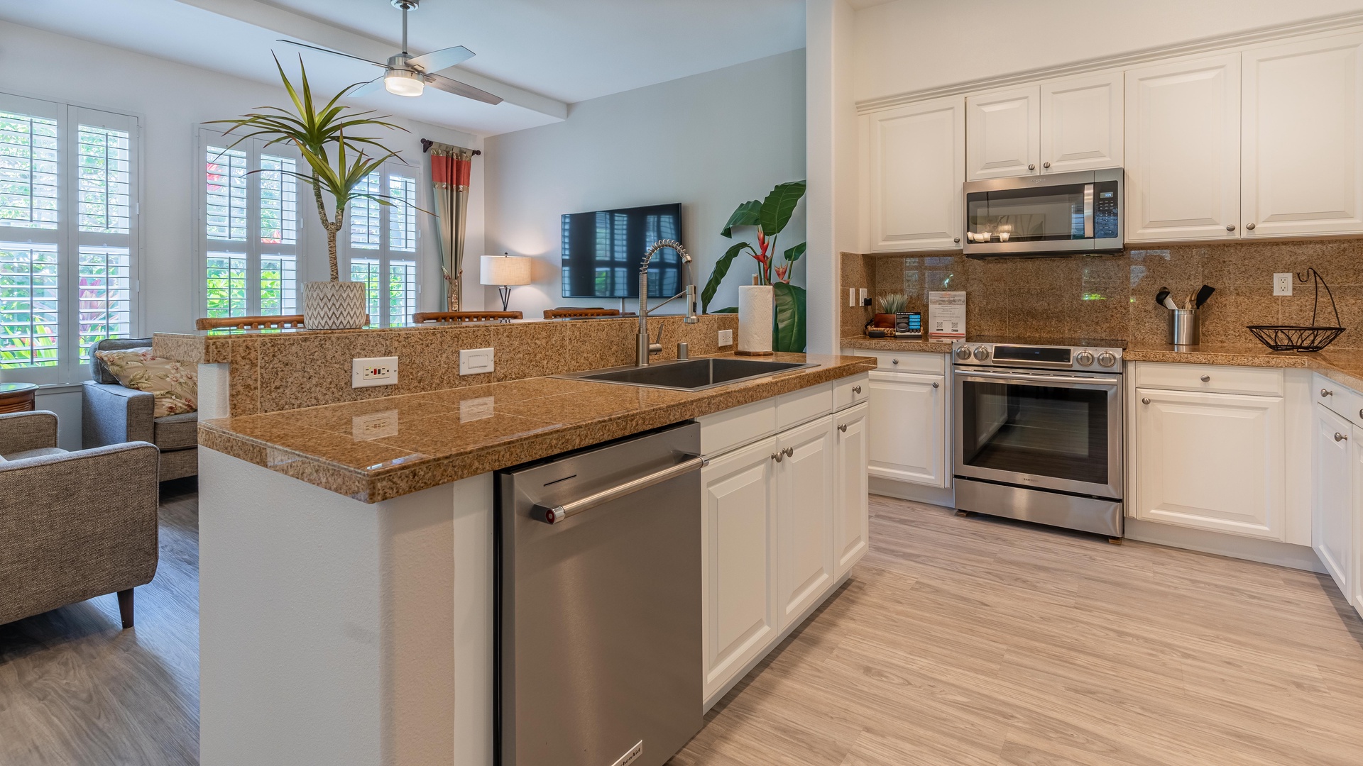Kapolei Vacation Rentals, Coconut Plantation 1074-1 - The kitchen is the heart of the home with and island for entertaining.