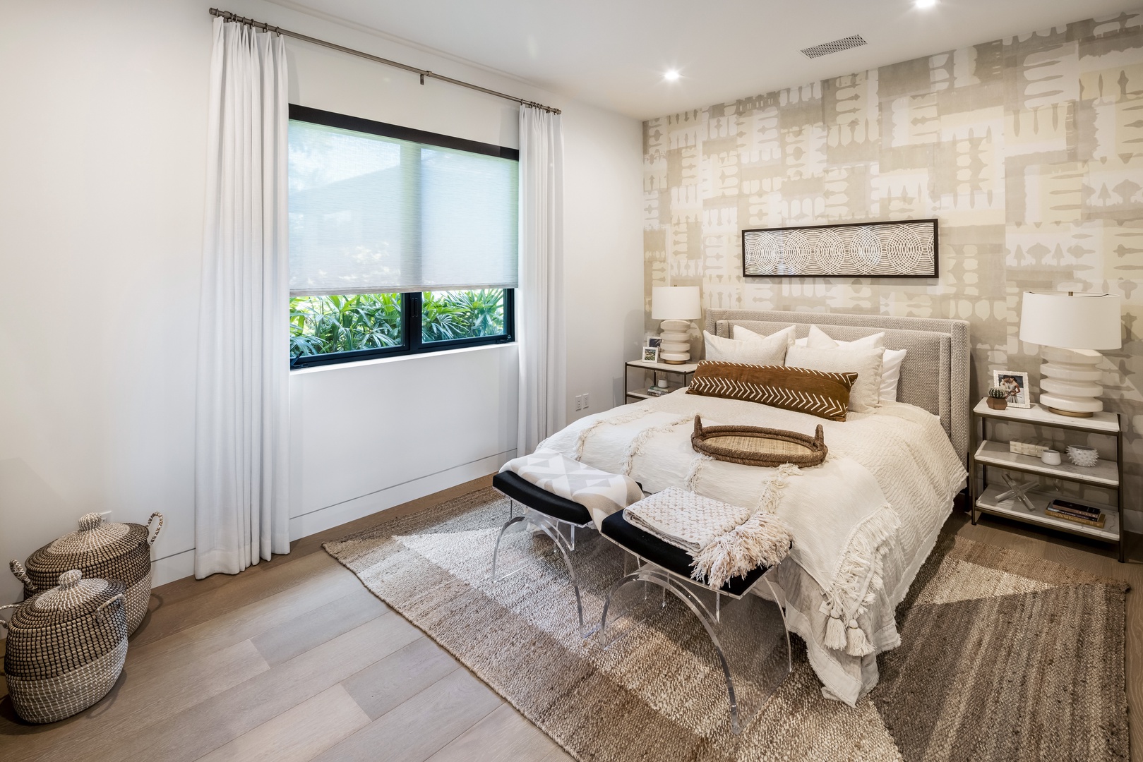 Honolulu Vacation Rentals, Diamond Head Grand Escape - A cozy guest room with soft bedding and natural light, ideal for restful nights after days by the ocean.
