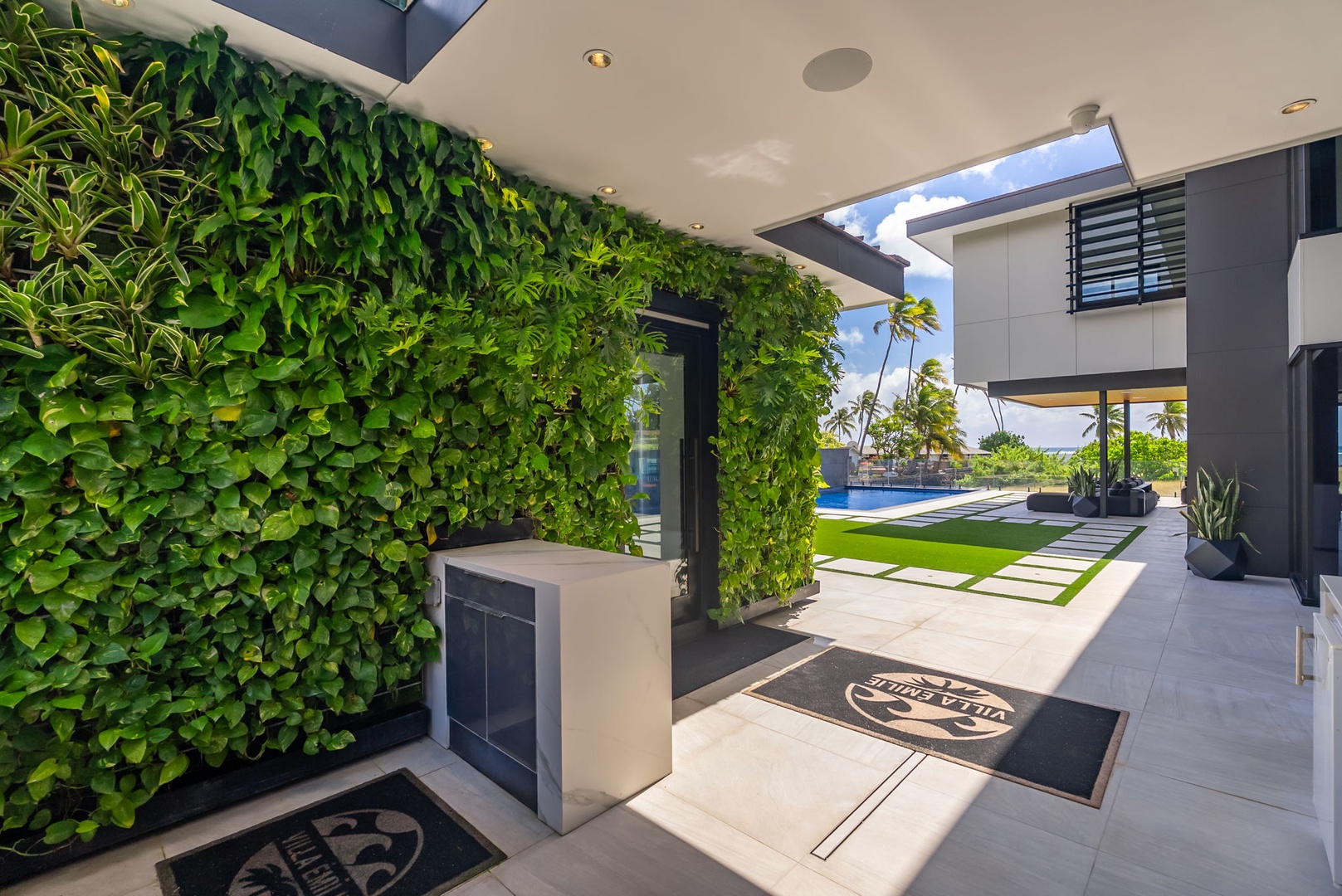 Honolulu Vacation Rentals, Ocean Villa Emilie - Lush green walls frame a shaded prep zone, setting the stage for breezy outdoor entertaining.