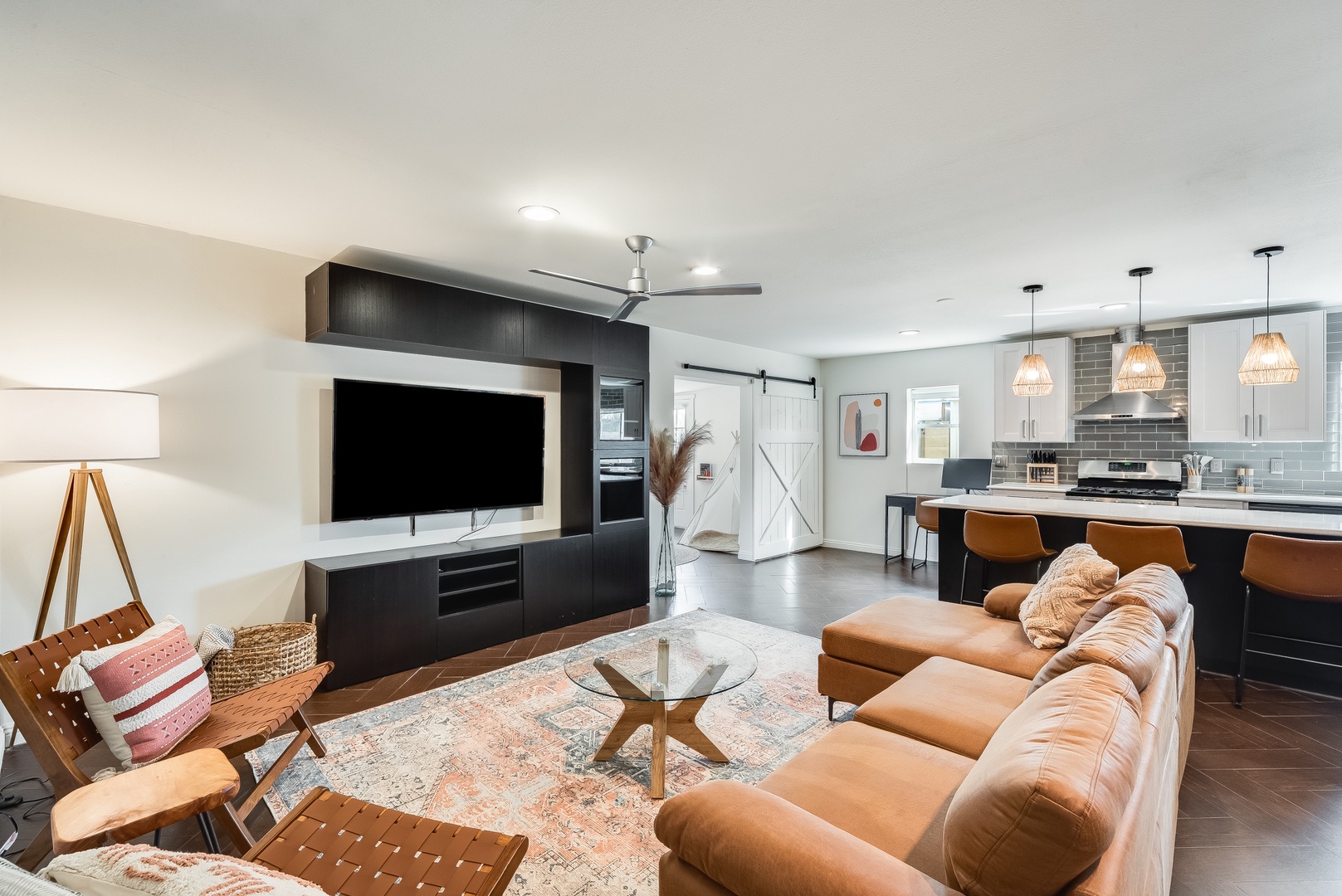 Phoenix Vacation Rentals, Desert Oasis - Tv and couches