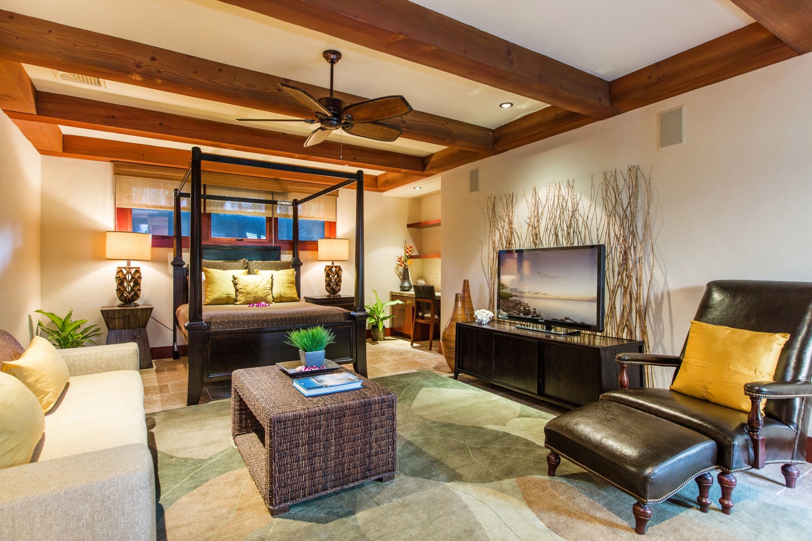 Honolulu Vacation Rentals, Banyan House 4 Bedroom - Downstairs West Guest Room