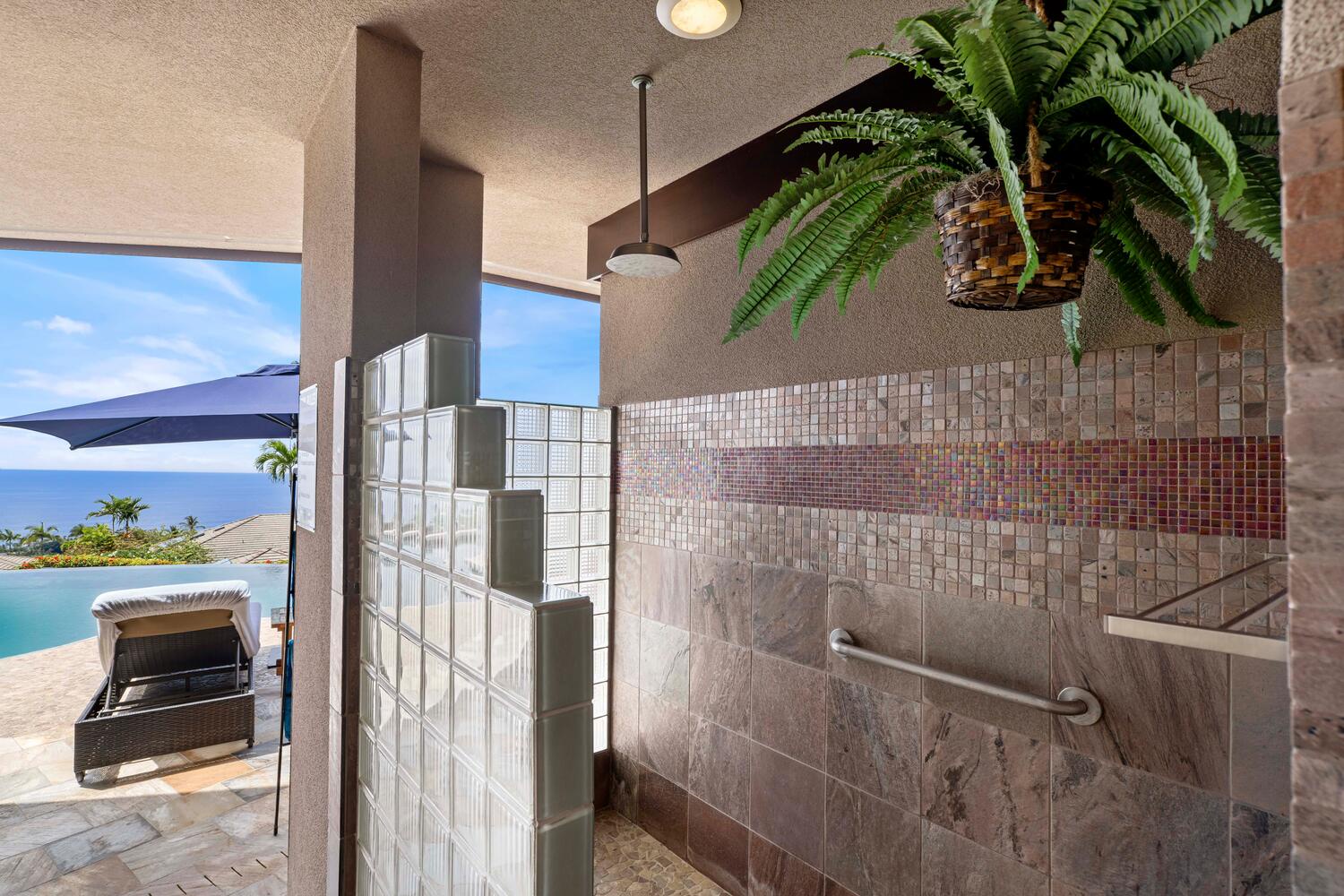 Kailua Kona Vacation Rentals, Island Oasis - Outdoor shower for after the beach!